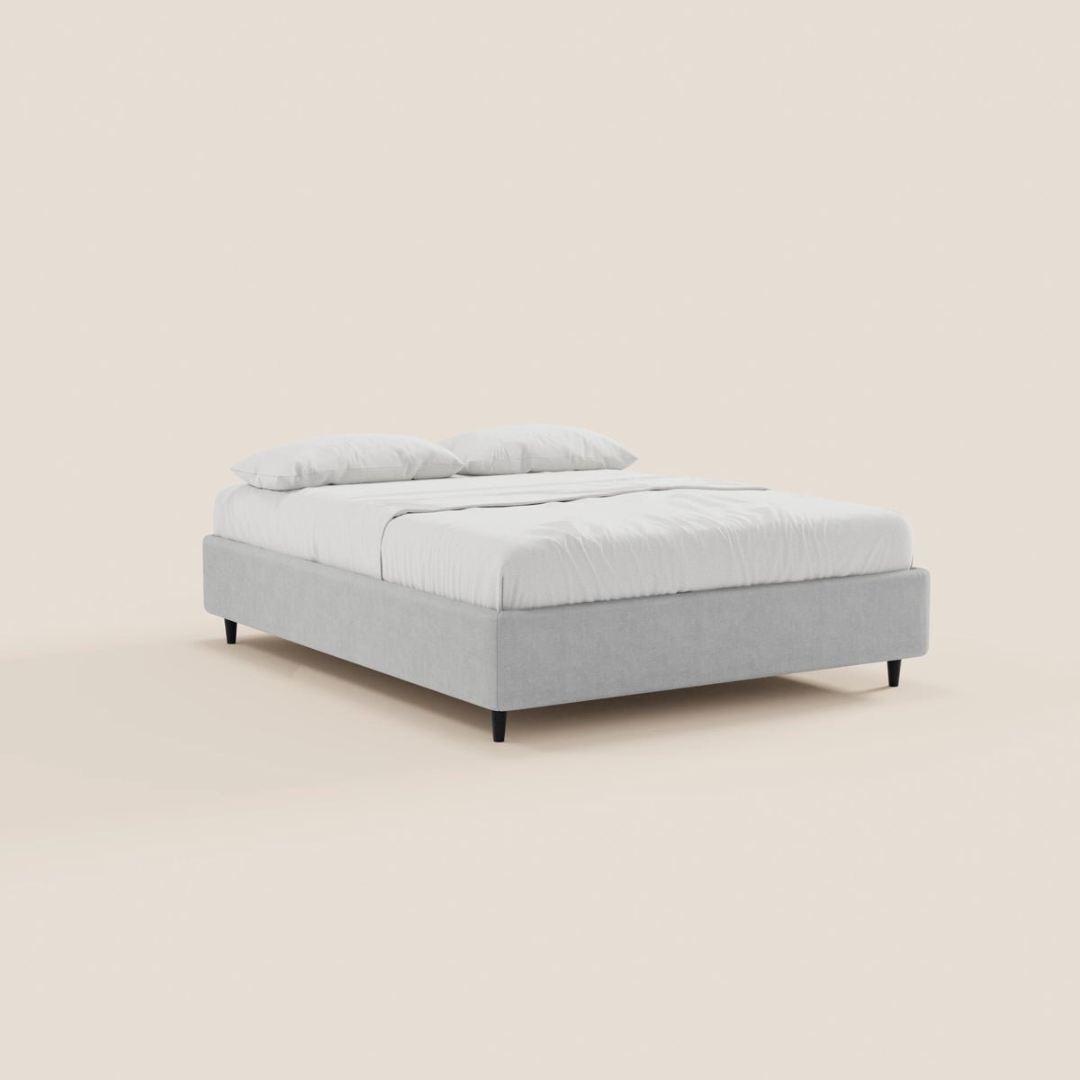 Il letto sommier imbottito ERON di Letti.store è realizzato con un tessuto impermeabile certificato Oeko-Tex e dispone di un vano contenitore. Il suo design minimalista, in grigio chiaro, con gambe basse nere e biancheria da letto bianca, si adatta a qualsiasi ambiente moderno.