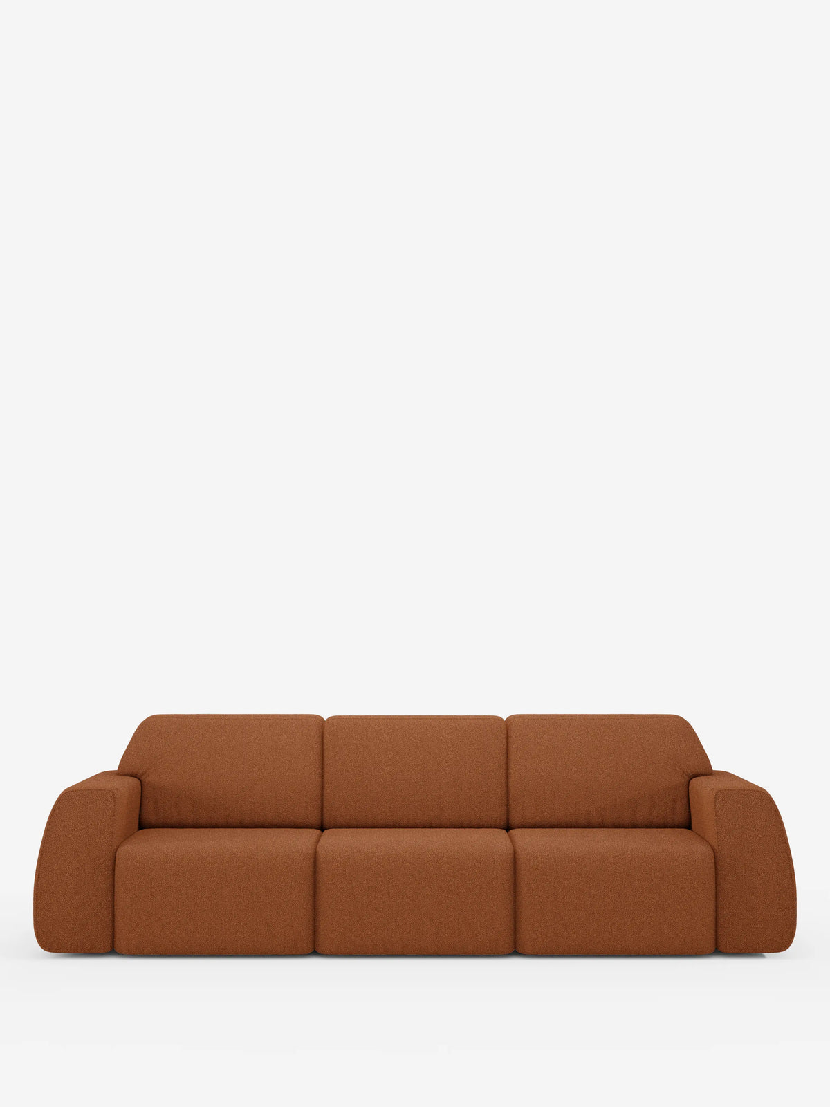 Un divano Orbit moderno e minimalista con 3 sedute scorrevoli e allungabili di divitt.sbs, color arancione bruciato, caratterizzato da braccioli e schienali arrotondati che conferiscono un aspetto morbido sullo sfondo bianco a tinta unita. Rivestito in tessuto smacchiabile effetto cotone T33, questo divano si caratterizza per un profilo basso e un design senza soluzione di continuità, privo di gambe a vista o dettagli decorativi. Il modello è completamente sfoderabile, garantendo una facile manutenzione