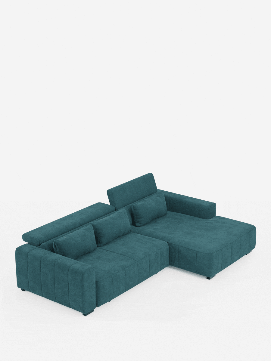 Il divano angolare Doric con penisola e sedute allungabili con funzione relax elettrica di divitt.sbs, in blu verde acqua, presenta sedute ampie, schienali bassi e poggiatesta regolabili (reclinabili). Questo divano moderno dalle linee squadrate include una chaise longue sul lato destro ed è dotato di tre cuscini cilindrici coordinati disposti lungo lo schienale. Rivestito in tessuto T23 facile da pulire, poggia su piccoli piedini neri.