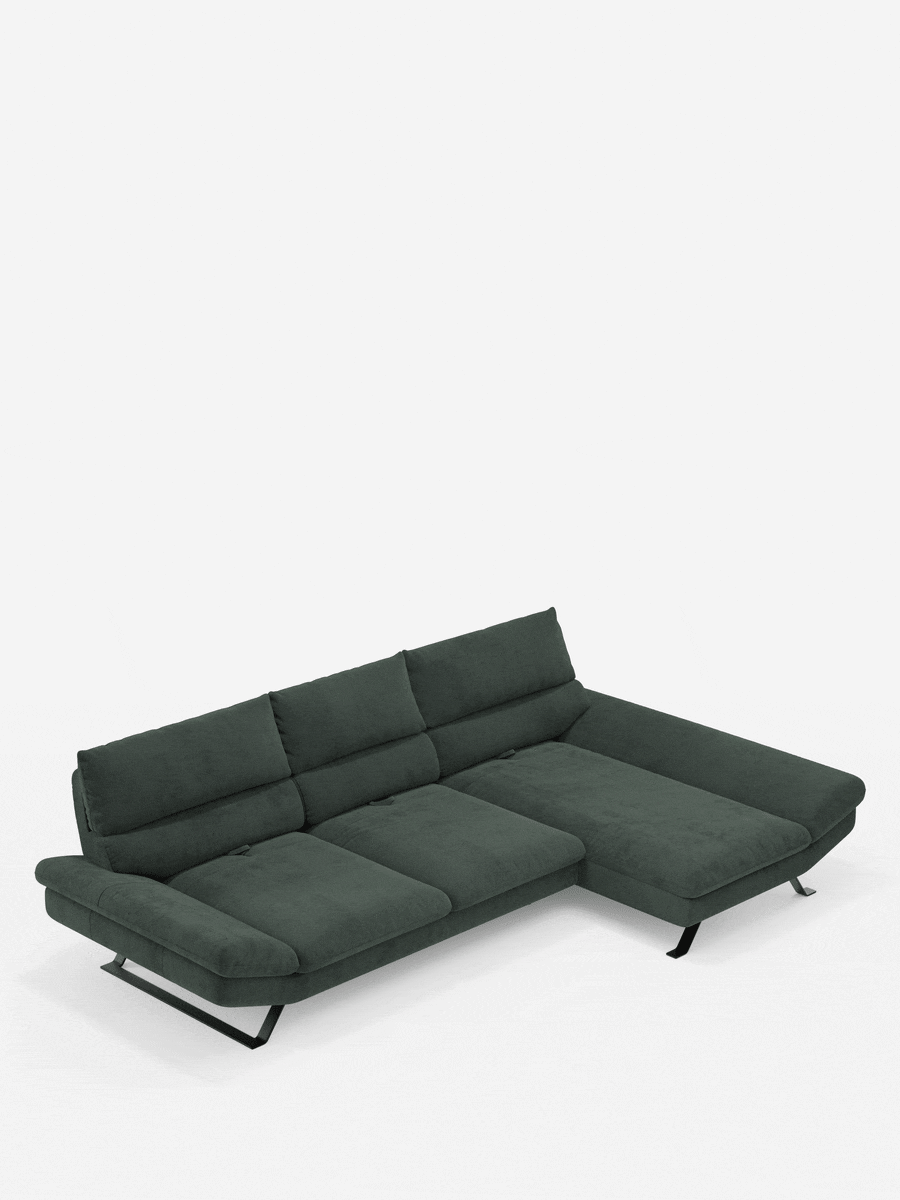 Il divano angolare Eclipse con penisola e schienali traslanti in microfibra tecnica smacchiabile T11 di divitt.sbs è un divano componibile a forma di L di colore verde scuro, presentato su uno sfondo bianco. È dotato di tre cuscini di seduta, tre cuscini di schienale e sottili gambe in metallo nero. Il divano vanta un design moderno e minimalista con linee pulite, braccioli bassi e una chaise longue integrata per un comfort ancora maggiore.