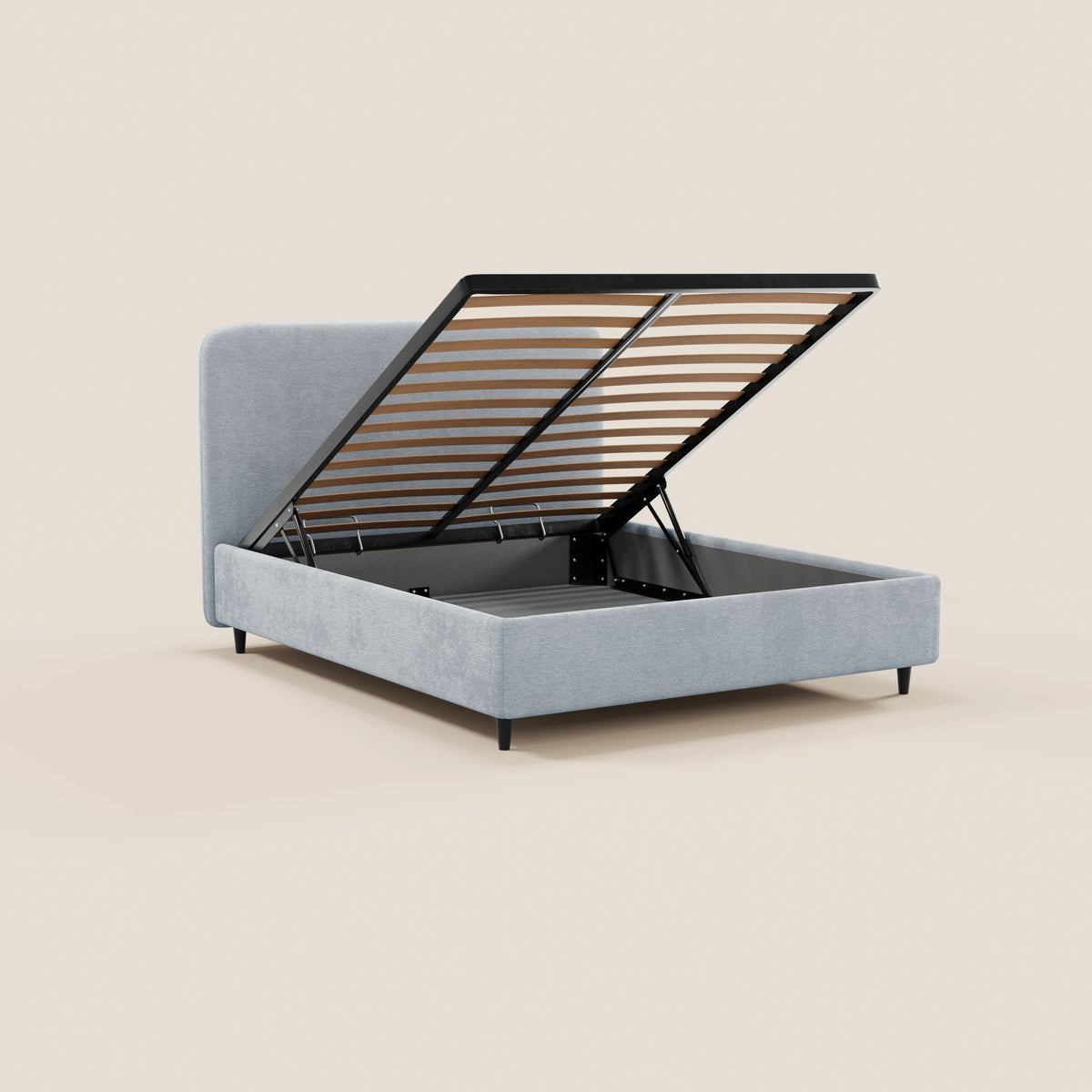 Il letto imbottito KAELOS minimal di Letti.store è dotato di una base sollevabile con contenitore, gambe alte nere e una testiera arrotondata in ciniglia. Il suo design moderno in grigio chiaro risalta sullo sfondo beige, rendendolo perfetto per qualsiasi camera da letto contemporanea.