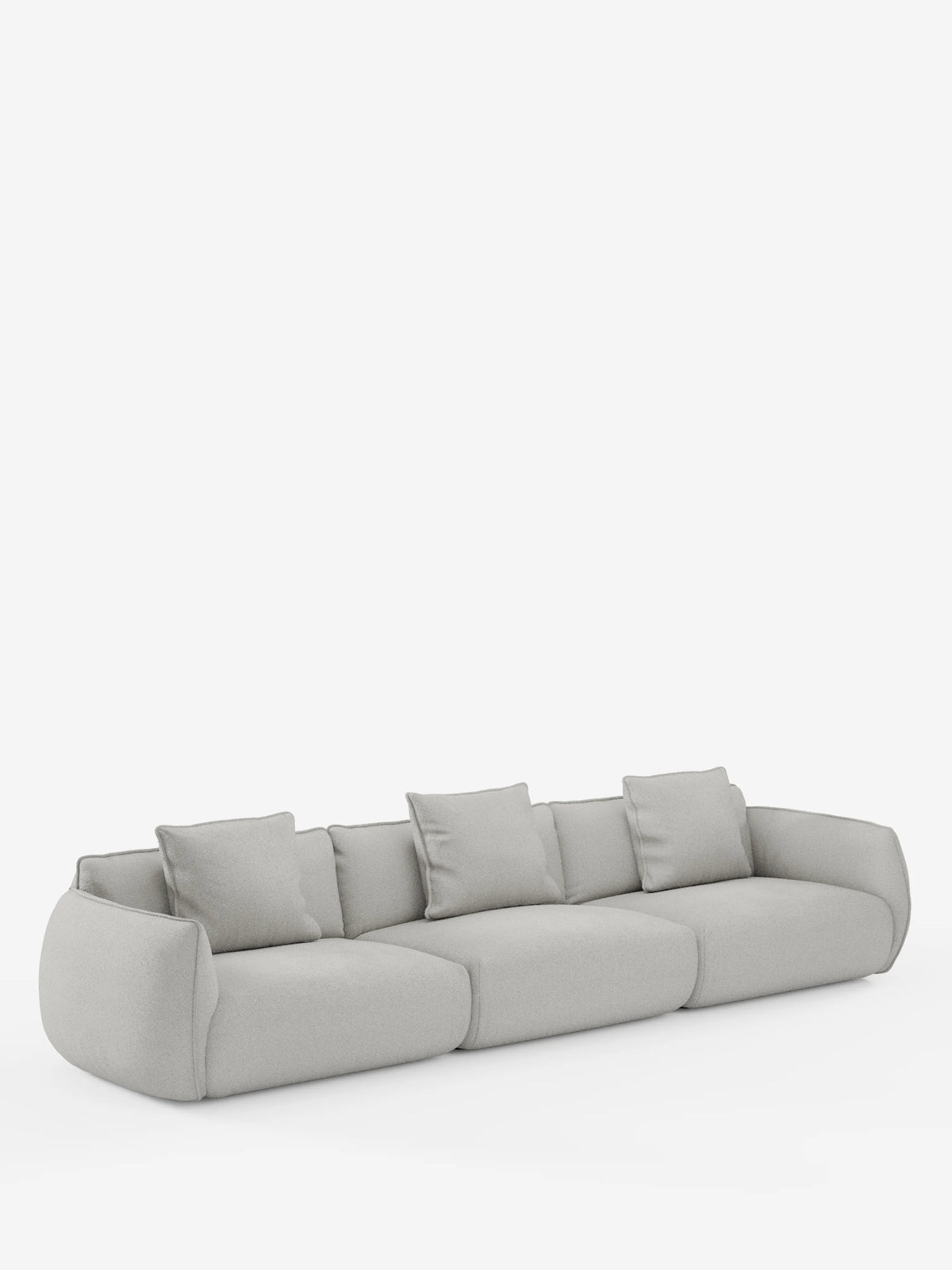 Un moderno divano modulare Nimbus a 3 posti, di colore grigio chiaro, realizzato da divitt.sbs, è rivestito in morbido tessuto T33 effetto cotone, resistente alle macchie, presenta morbidi bordi arrotondati ed è dotato di quattro cuscini quadrati coordinati per lo schienale. Il divano sfoderabile poggia su una superficie piana su uno sfondo bianco semplice.