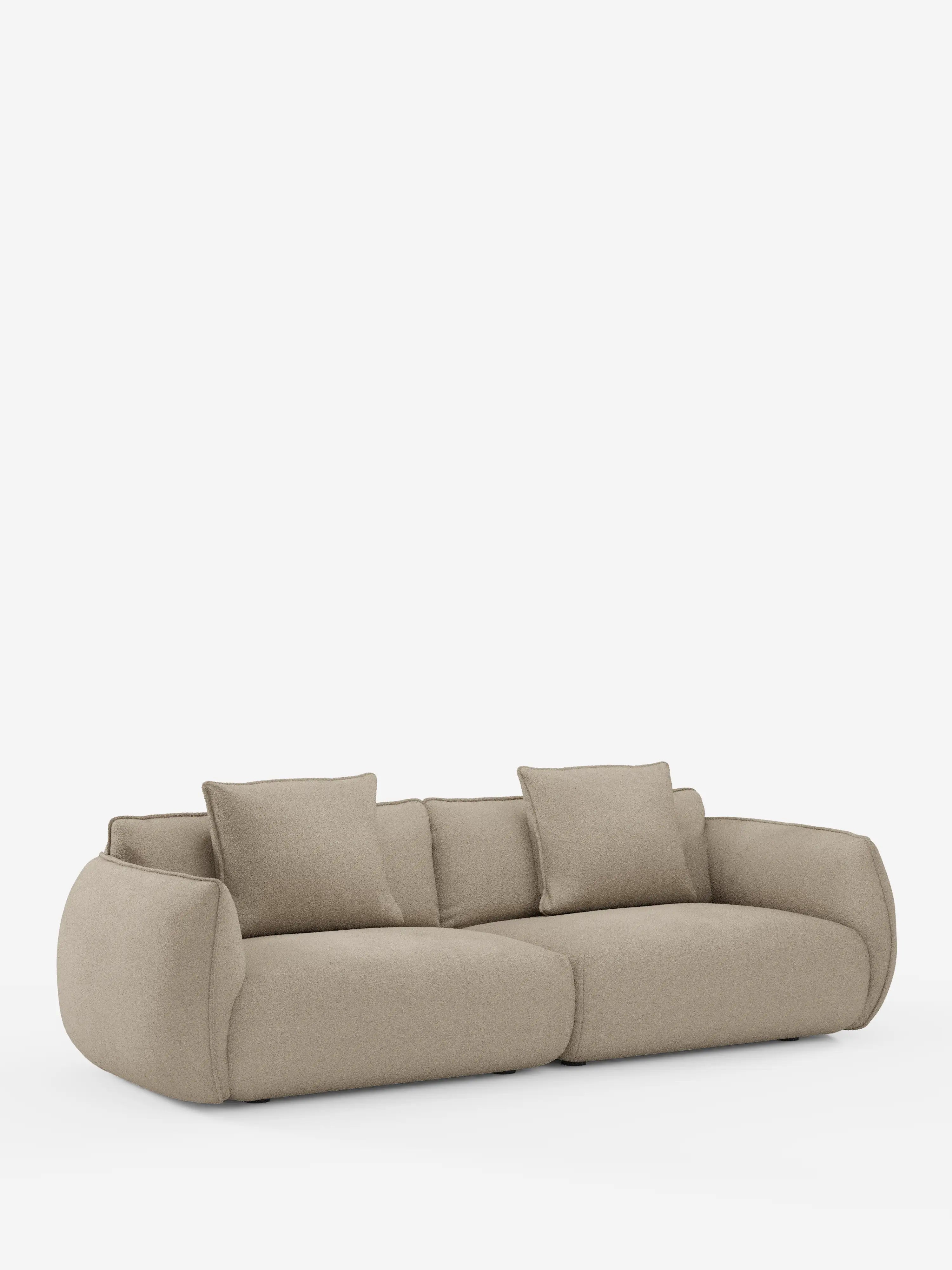 Un divano Nimbus a 3 posti, moderno e in beige chiaro, da 250 cm, della linea modulare e componibile di divitt.sbs, spicca su uno sfondo bianco a tinta unita. Questo divano sfoderabile presenta bordi arrotondati e morbidi e due cuscini di seduta in tessuto smacchiabile effetto cotone T33. Due cuscini quadrati coordinati poggiano contro lo schienale basso e imbottito.