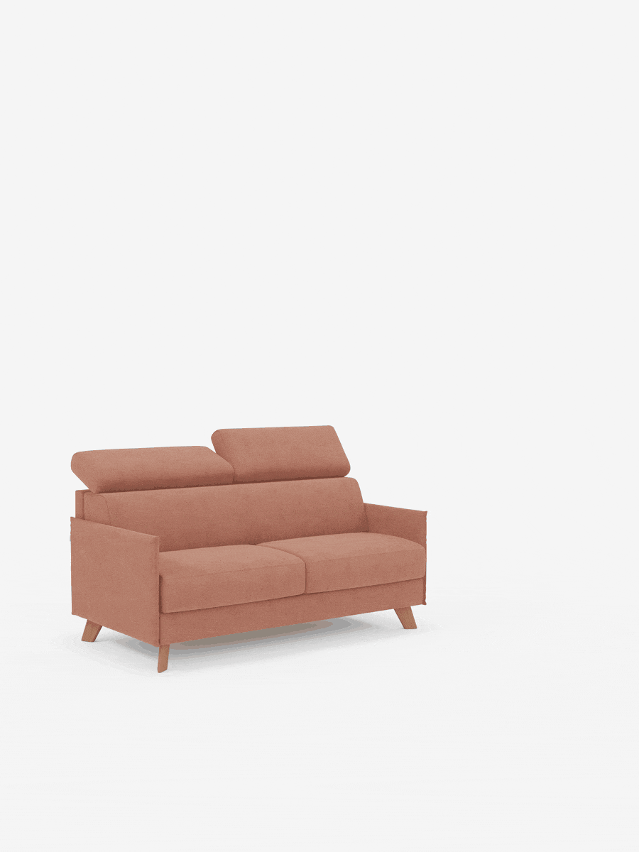 Un "Sole divano letto matrimoniale" di divitt.sbs, in tonalità marrone chiaro contemporaneo, spicca su uno sfondo bianco. Questo divano compatto in stile scandinavo è dotato di due cuscini di seduta, braccioli angolati e due poggiatesta reclinabili. Il design è minimalista, con gambe in legno angolate e ampio spazio libero intorno al divano. Il divano è rivestito al 100% in tessuto T23 facilmente lavabile, che unisce stile e praticità.