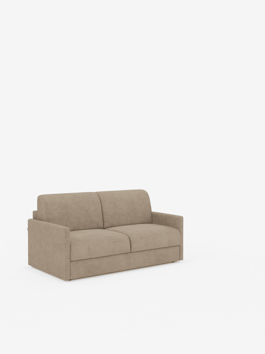 Un divano a due posti moderno di colore beige — il modello Tommy Divano letto 2 e 3 posti matrimoniale di divitt.sbs — è posizionato al centro di uno sfondo bianco a tinta unita. Questo divano dai braccioli sottili presenta un design squadrato e minimalista con braccioli dritti, cuscini morbidi e rivestimento in tessuto morbido, rimovibile al 100%, realizzato in materiale T33 resistente alle macchie e simile al cotone. Non sono visibili né gambe né elementi decorativi.