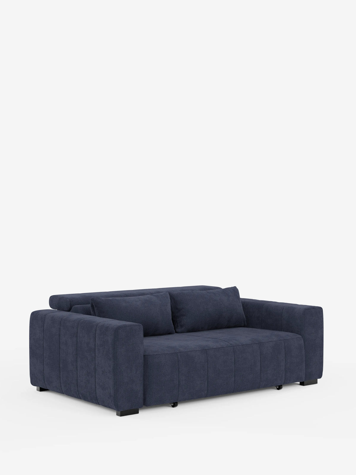Vi presentiamo il divano a tre posti Doric di divitt.sbs: un divano contemporaneo blu navy dotato di ampi braccioli, due cuscini dello schienale coordinati e sottili dettagli trapuntati. Questo design moderno include sedute estensibili con reclinazione elettrica e poggiatesta regolabile, il tutto rivestito in tessuto T23 facile da pulire. Il divano, con la sua linea bassa e i piedini neri corti, spicca su uno sfondo bianco a tinta unita, rendendolo una scelta elegante per qualsiasi ambiente moderno.