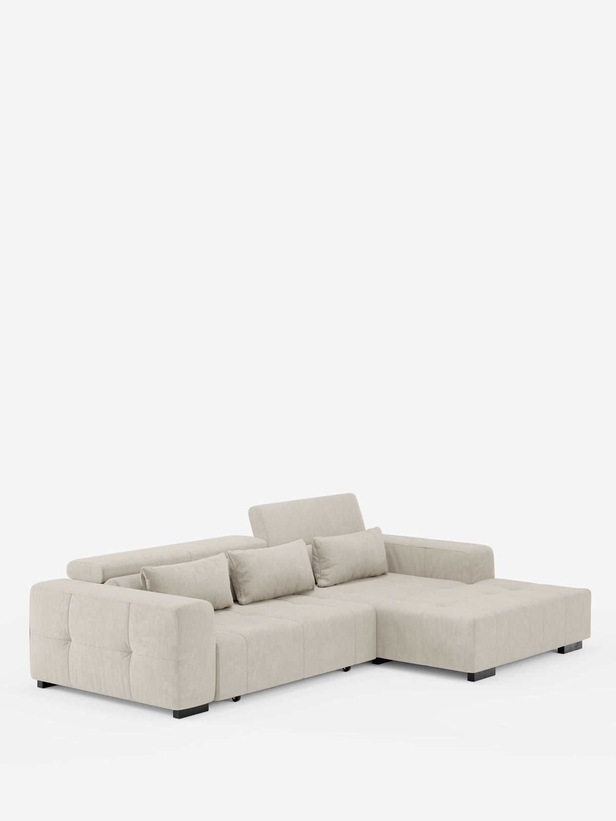 Il divano angolare Monarch con penisola e funzione Relax Elettrico per l'allungamento delle sedute di divitt.sbs presenta un design a forma di L in grigio chiaro, con cuscini trapuntati, ampi braccioli, due cuscini rettangolari e poggiatesta reclinabili regolabili su un'estremità. Rivestito in morbido tessuto T31 resistente alle macchie, questo moderno divano componibile poggia su corte gambe nere ed è messo in risalto da uno sfondo bianco a tinta unita.