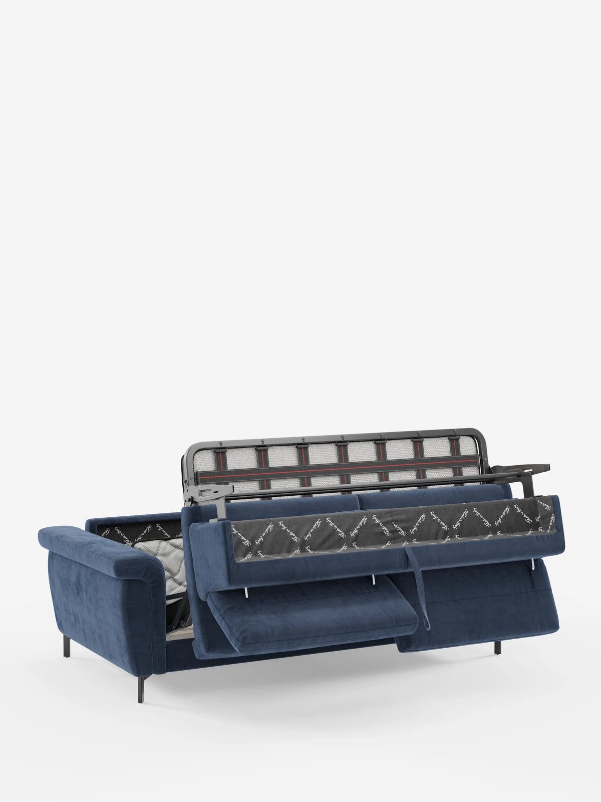 Il divano letto di design Capri di divitt.sbs è disponibile in blu, rivestito in raffinato tessuto effetto velluto smacchiabile T30, resistente alle macchie. Su uno sfondo bianco a tinta unita, si distingue per le gambe alte e i poggiatesta regolabili, mentre la struttura del letto in metallo nero parzialmente estesa, con il materasso a vista, ne sottolinea la pratica struttura trasformabile. Questo elegante complemento d’arredo incarna l’artigianato della manifattura italiana.