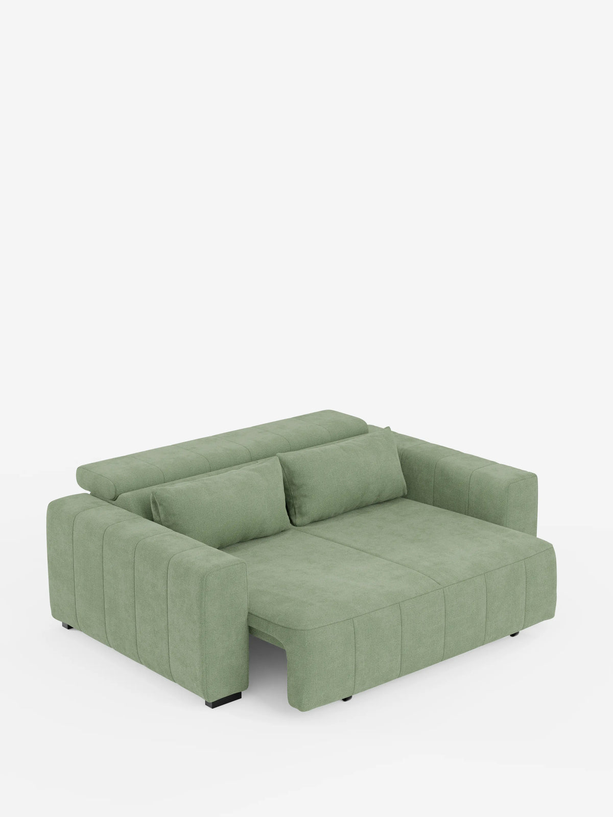 Un moderno divano a 3 posti in stile dorico color verde salvia di divitt.sbs, caratterizzato da ampi braccioli, tessuto T23 testurizzato e resistente alle macchie, cuciture verticali sui lati, due cuscini rettangolari per lo schienale e uno schienale basso. Le sezioni della seduta estensibili elettricamente e i poggiatesta reclinabili consentono di allungare la zona di seduta per un maggiore comfort. Immagine su sfondo bianco.