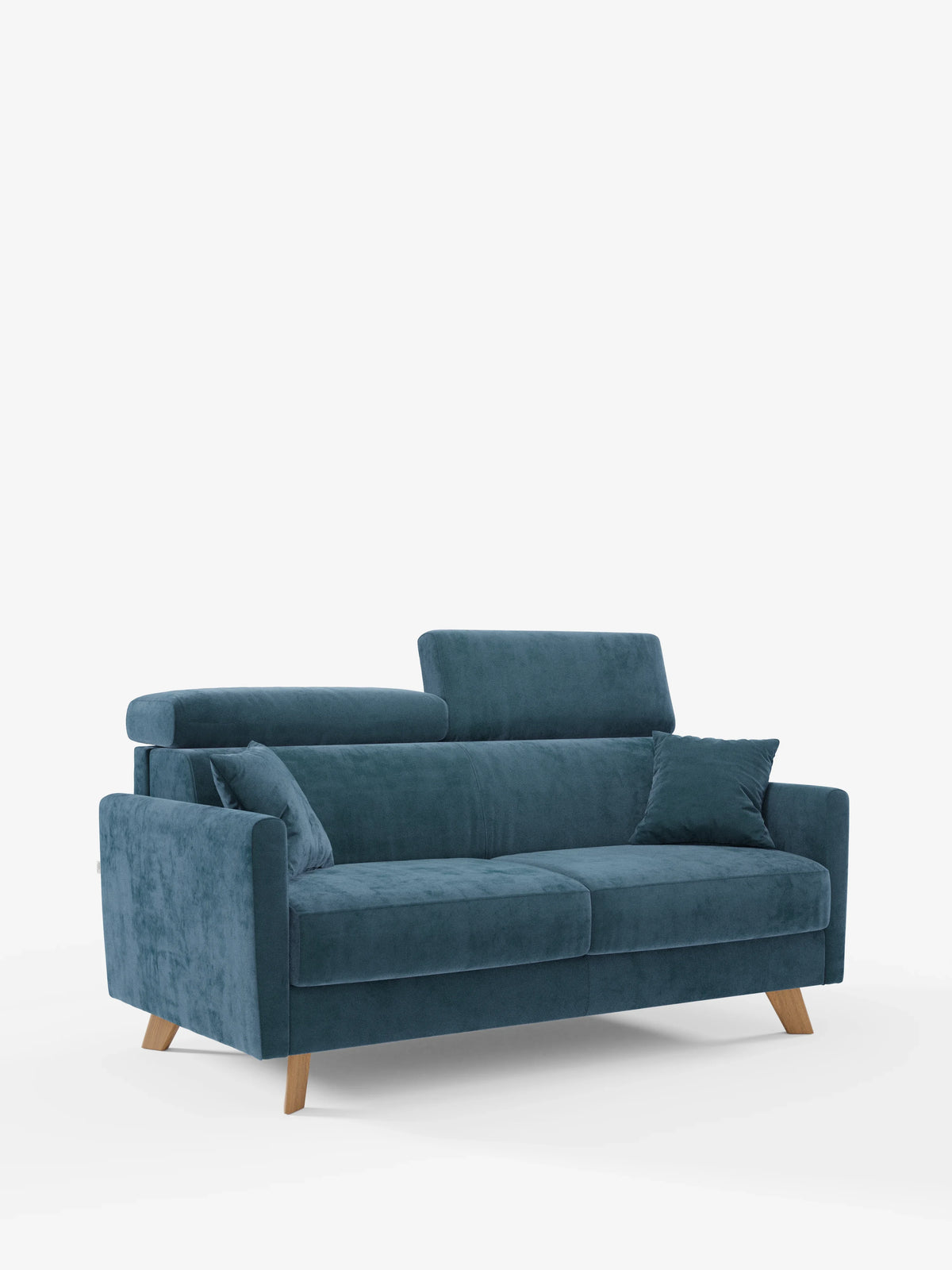 Un divano letto Francy in stile contemporaneo di divitt.sbs è rivestito in tessuto T30 100% sfoderabile e antimacchia in un elegante colore verde acqua, completato da gambe angolate in legno, due cuscini di seduta e poggiatesta regolabili. Sul lato destro è posizionato un cuscino coordinato color verde acqua, con uno sfondo bianco a tinta unita che mette in risalto il divano come elemento centrale.
