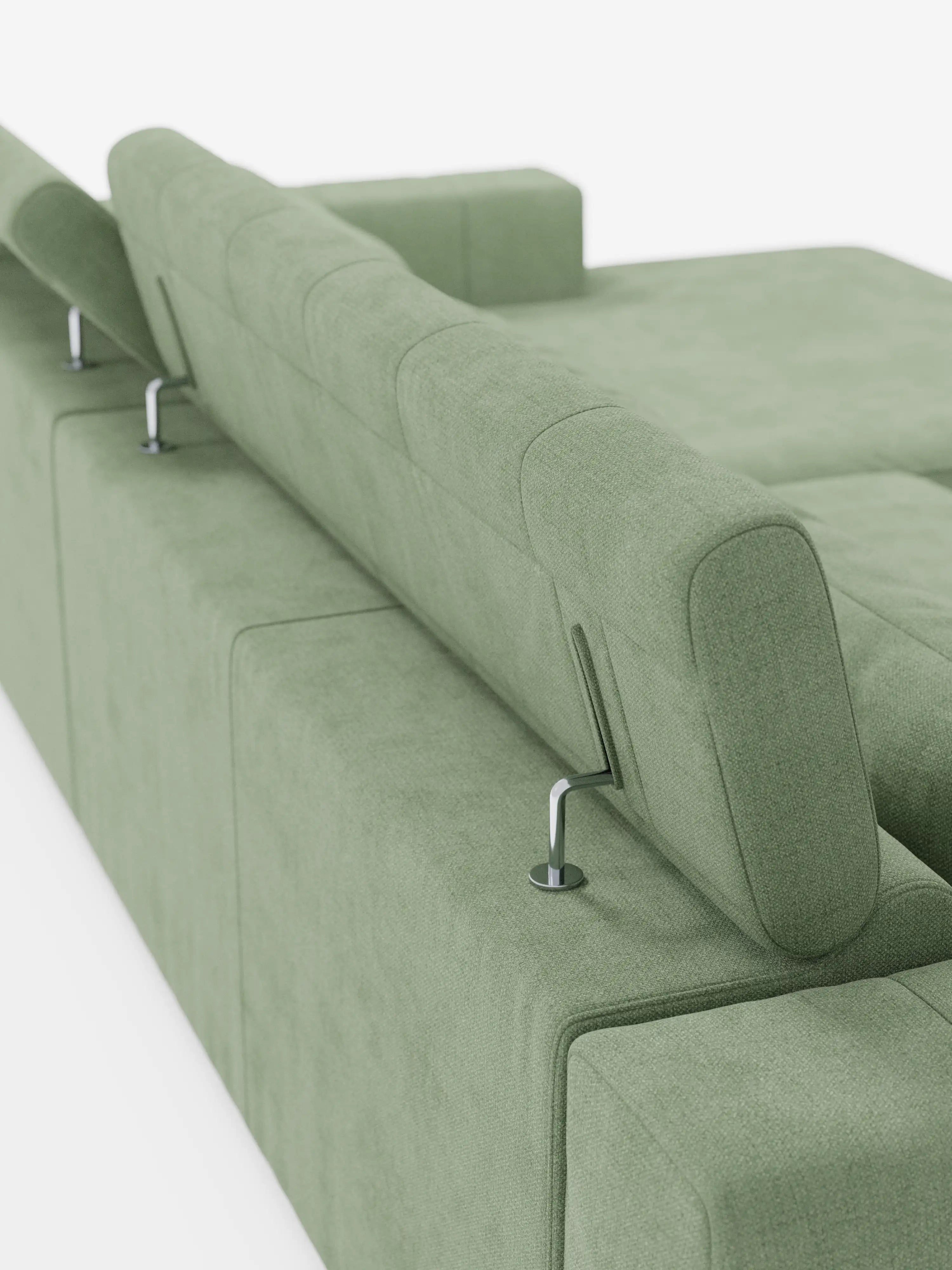 Una vista ravvicinata del retro del moderno “Doric Divano angolare con penisola e sedute allungabili con relax elettrico” di divitt.sbs, in verde chiaro, caratterizzato da tre poggiatesta regolabili con eleganti supporti in metallo che risaltano su uno sfondo bianco. Rivestito in tessuto T23 liscio e facile da pulire, il suo design minimalista e contemporaneo è perfetto per chi cerca sia la versatilità di un divano con penisola sia il comfort di un meccanismo relax elettrico.