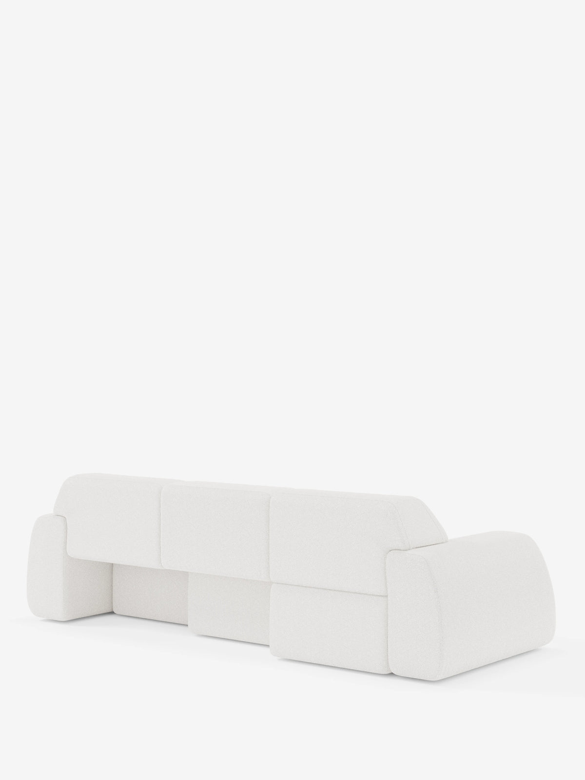 Un divano bianco in stile contemporaneo, con bordi arrotondati e schienale basso, è ripreso da dietro su uno sfondo bianco a tinta unita. Il design prevede cuscini spessi e squadrati e ampi braccioli, per un look minimalista e moderno. Il divano Orbit con 3 sedute scorrevoli e allungabili in tessuto effetto cotone smacchiabile T33 di divitt.sbs è completamente sfoderabile, unendo un’estetica elegante alla praticità della manutenzione.