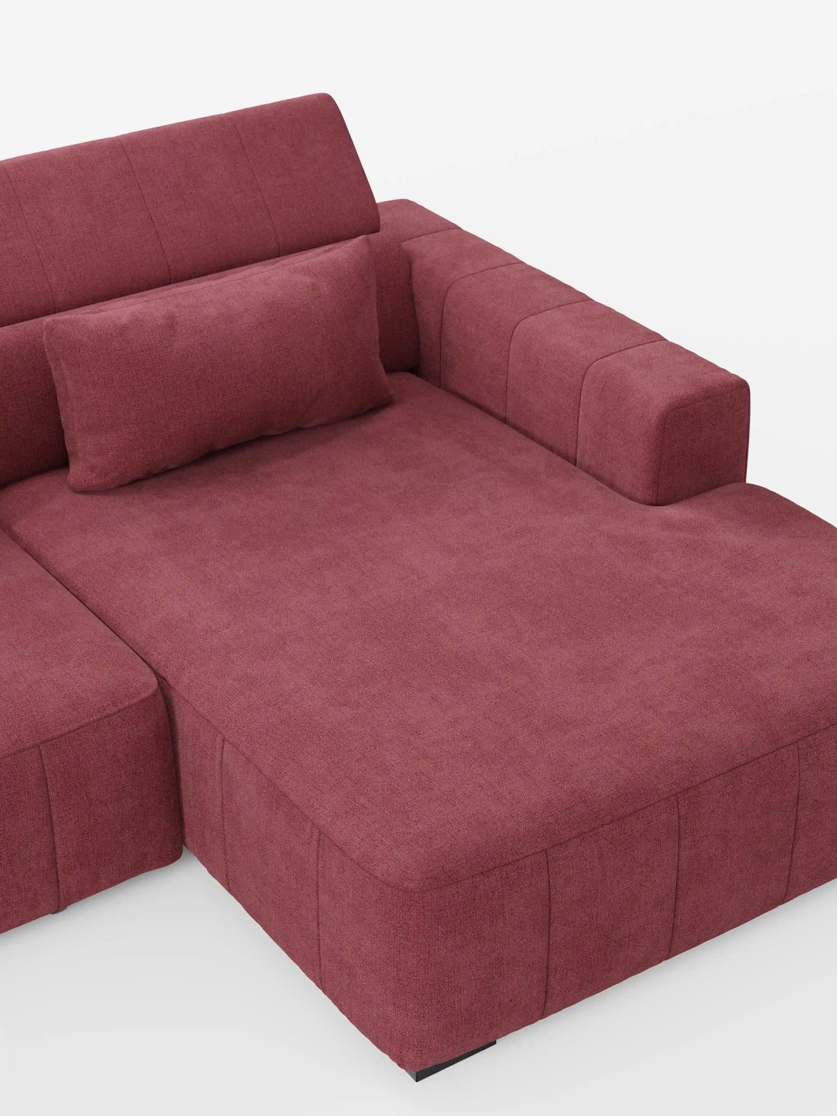 Il divano angolare Doric con penisola e sedute allungabili con funzione relax elettrica di divitt.sbs è realizzato in tessuto T23 rosso tenue e resistente alle macchie. È dotato di una spaziosa sezione chaise longue, di un bracciolo destro e di un cuscino rettangolare abbinato. Il rivestimento testurizzato e i cuscini di seduta spessi e morbidi sono completati da poggiatesta regolabili per un maggiore comfort, il tutto su uno sfondo bianco a tinta unita.