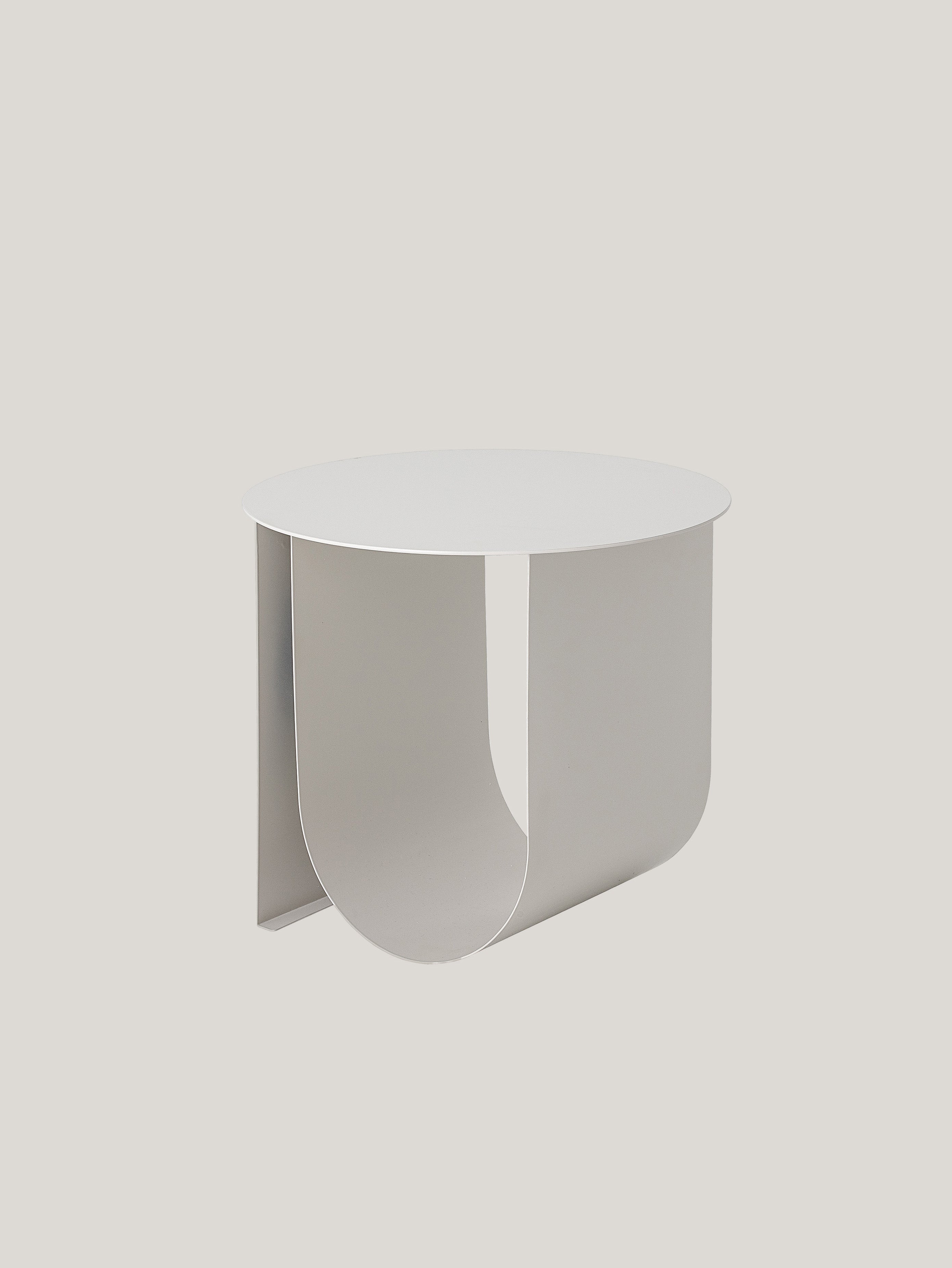 Cher tavolino scandinavo in metallo con spazio portariviste grigio chiaro - divitt.sbs