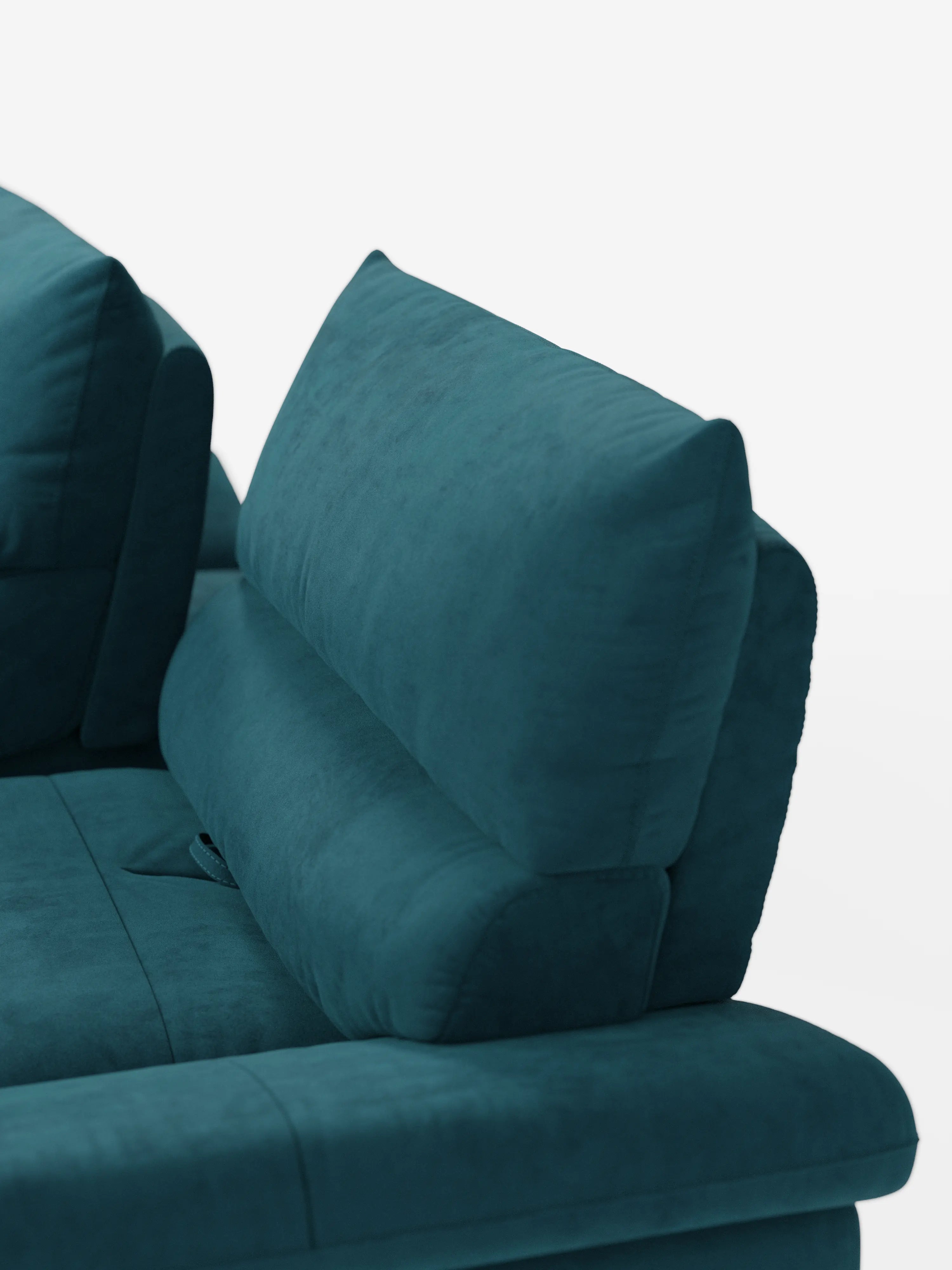 Primo piano del divano Eclipse dal design moderno di divitt.sbs, rivestito in elegante microfibra T11 blu-verde acqua resistente alle macchie. L’immagine mette in risalto il morbido poggiatesta regolabile e il cuscino di seduta, caratterizzato da raffinati schienali traslanti. Su uno sfondo bianco a tinta unita, risaltano la morbida trama e le gambe alte di questo divano moderno, di cui è visibile solo una parte della versione a 2 o 3 posti.