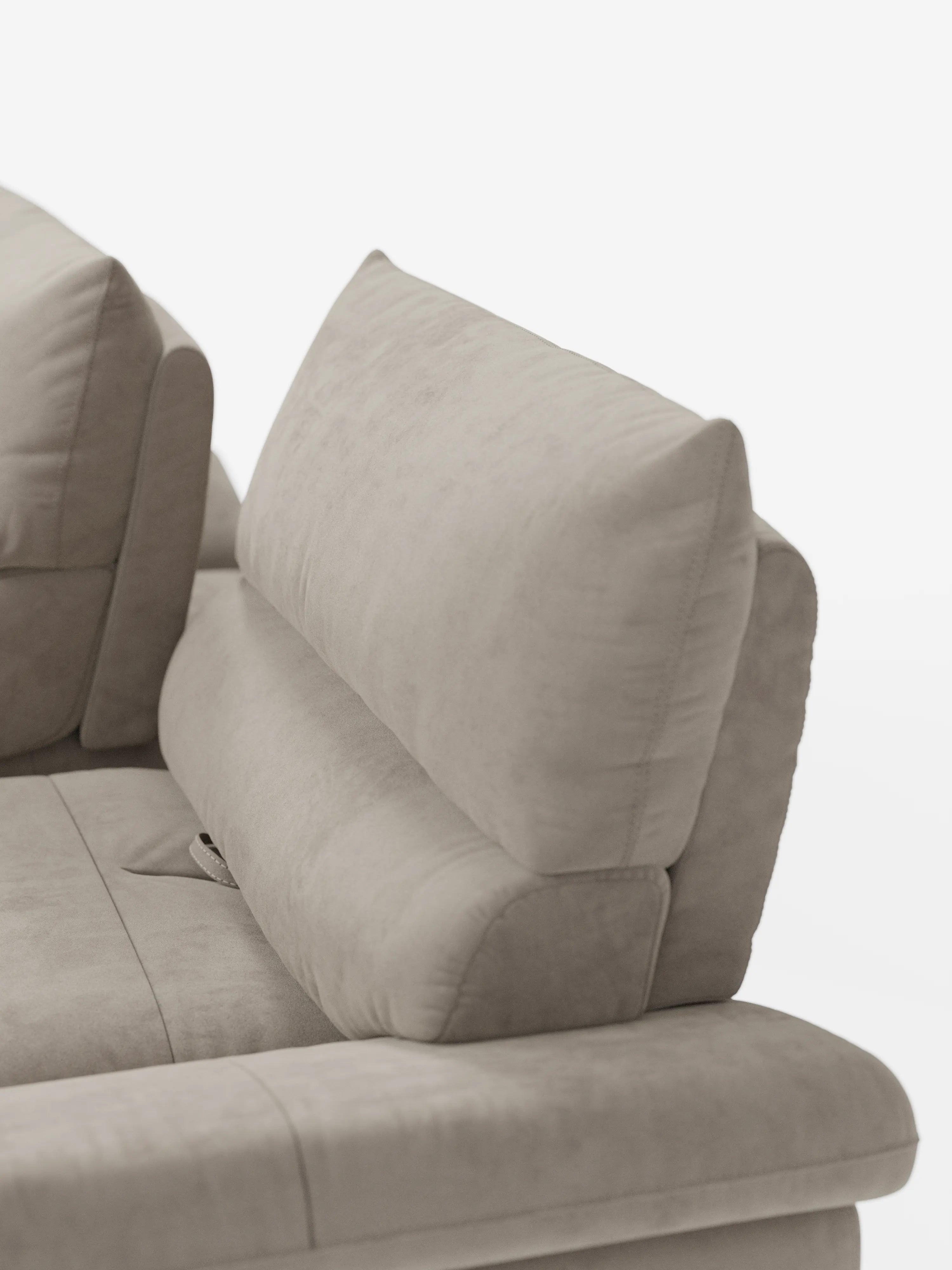 Un primo piano del divano Eclipse dal design moderno a 2 e 3 posti con schienali traslanti di divitt.sbs mette in risalto i suoi morbidi cuscini rettangolari dello schienale, rivestiti in elegante microfibra smacchiabile T11, resistente alle macchie e dalla morbida consistenza simile alla pelle scamosciata. La foto mette in risalto gli innovativi schienali traslanti del divano e le sue linee orizzontali slanciate, impreziosite da gambe alte e incorniciate da uno sfondo bianco a tinta unita.