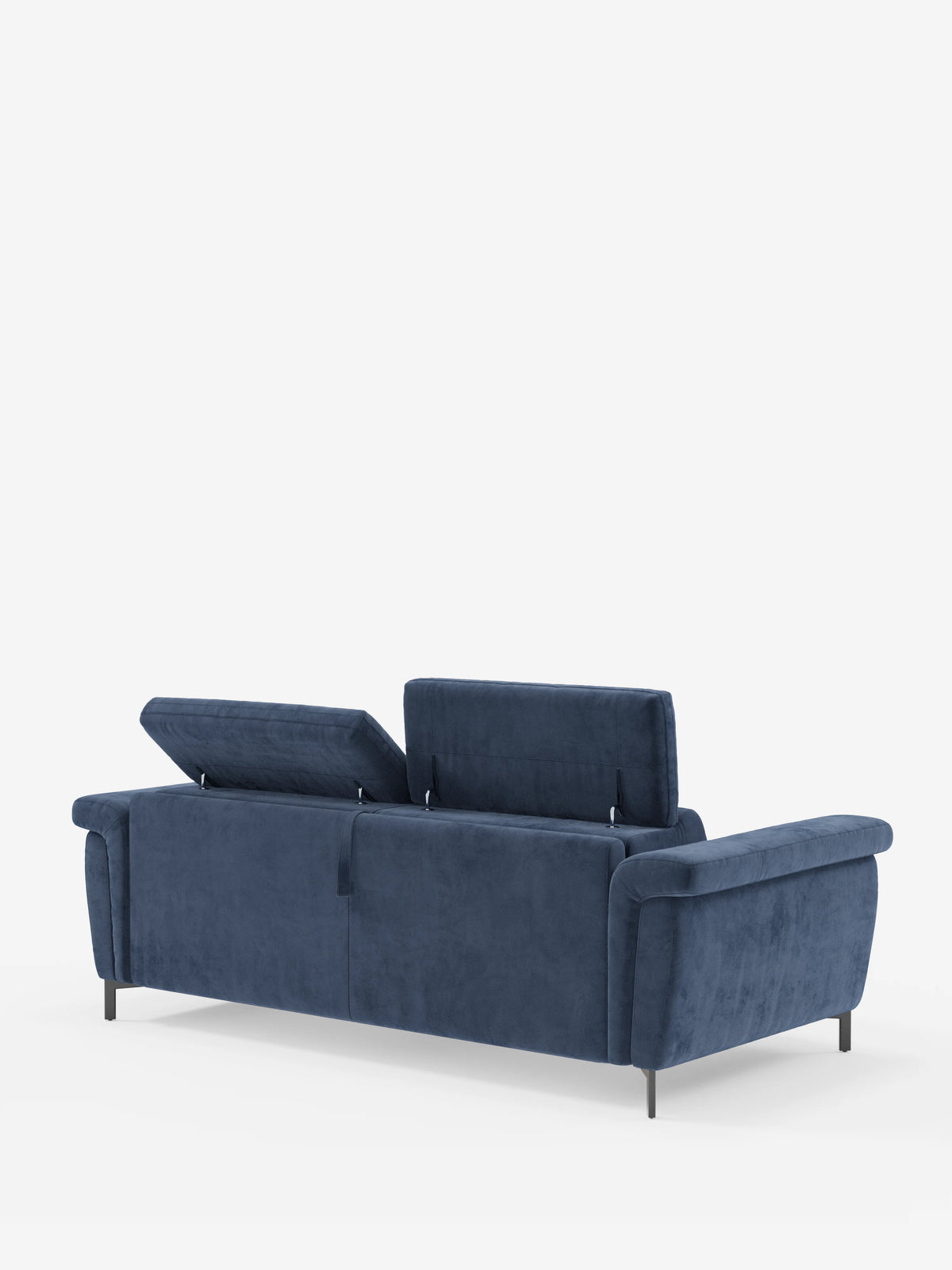 Il divano letto di design contemporaneo Capri di divitt.sbs è raffigurato nella vista posteriore, rivestito in raffinato tessuto T30 effetto velluto blu, resistente alle macchie. Il divano presenta poggiatesta reclinabili regolabili — uno sollevato e uno abbassato — braccioli arrotondati e slanciate gambe alte nere, il tutto su uno sfondo bianco.