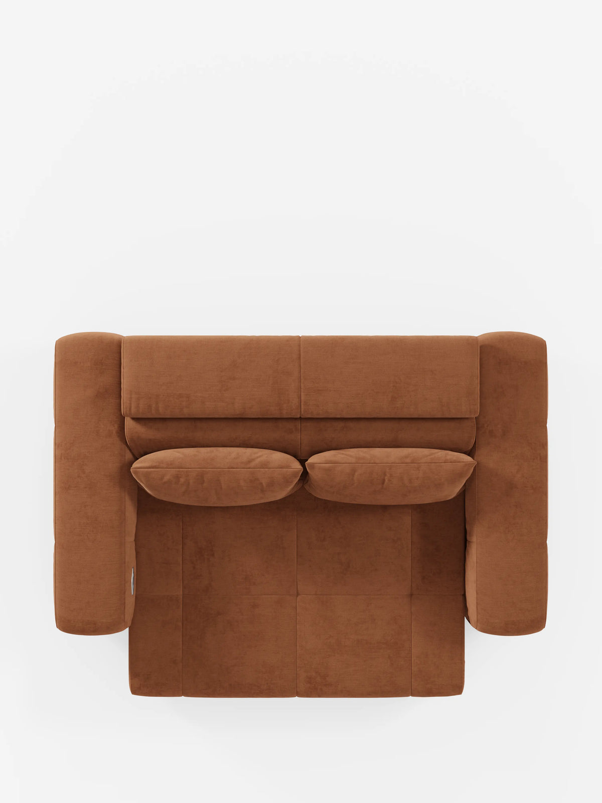 Vista dall'alto del divano Monarch con relax elettrico per l'allungamento delle sedute e poggiatesta reclinabile di divitt.sbs, presentato nella versione in tessuto marrone smacchiabile T31. Questo divano letto dal design contemporaneo presenta due cuscini coordinati sullo schienale, mentre la seduta rettangolare, i braccioli e i cuscini sono tutti rivestiti con lo stesso tessuto marrone. La parte letto si apre formando una superficie piana. Sfondo bianco.