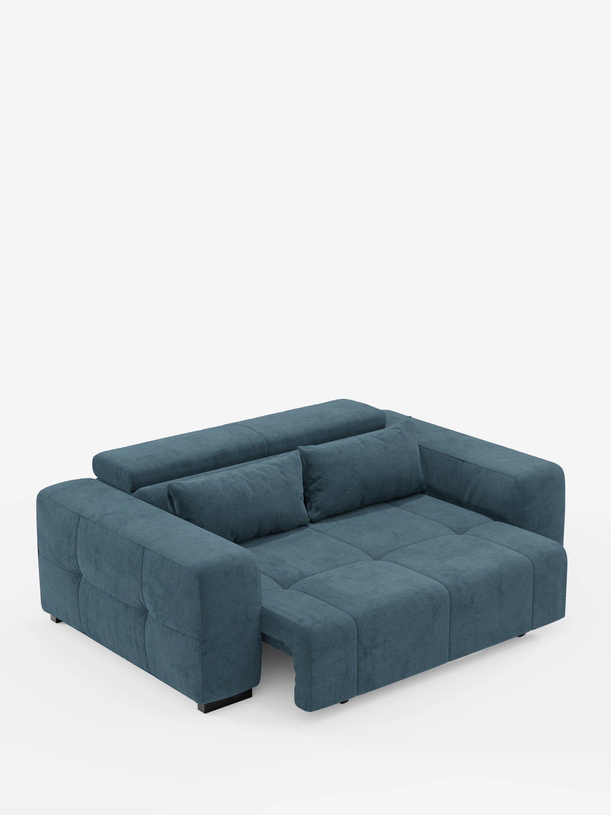 Un moderno divano Monarch blu con funzione relax elettrica per l’allungamento delle sedute e poggiatesta reclinabile, realizzato in morbido tessuto smacchiabile T31 di divitt.sbs, caratterizzato da ampi braccioli, due cuscini schienali e una sezione letto estraibile che forma una superficie piana. Il design è pulito e squadrato, con una trapuntatura a vista che richiama un delicato stile capitonné sulla seduta e sui fianchi. Il tutto su uno sfondo bianco a tinta unita.