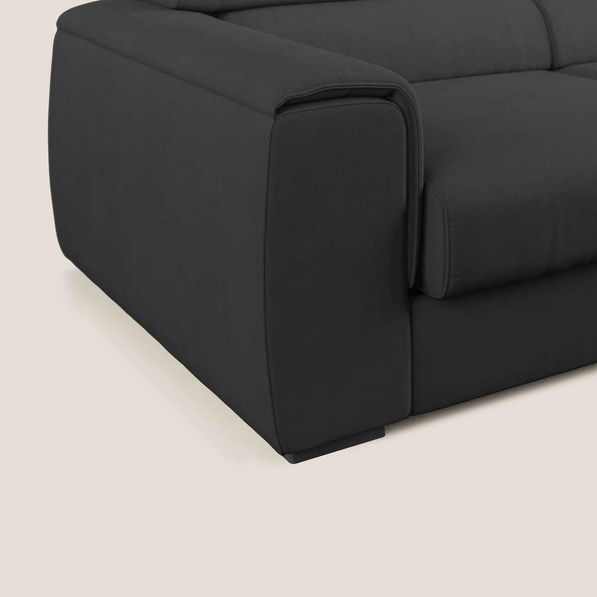 Zeno Divano con pouf estraibile poggiapiedi in tessuto morbido impermeabile T02 nero - divitt.sbs