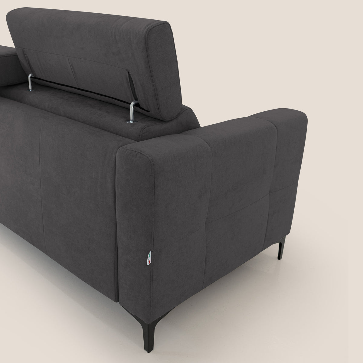 Gardenia divano letto materasso alto 18 cm con poggiatesta reclinabili e rivestimento impermeabile T02 nero - divitt.sbs