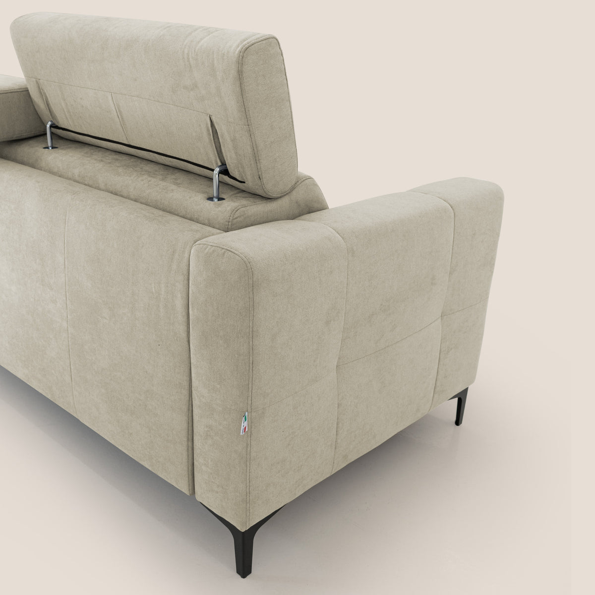 Gardenia divano letto materasso alto 18 cm con poggiatesta reclinabili e rivestimento impermeabile T02 panna - divitt.sbs