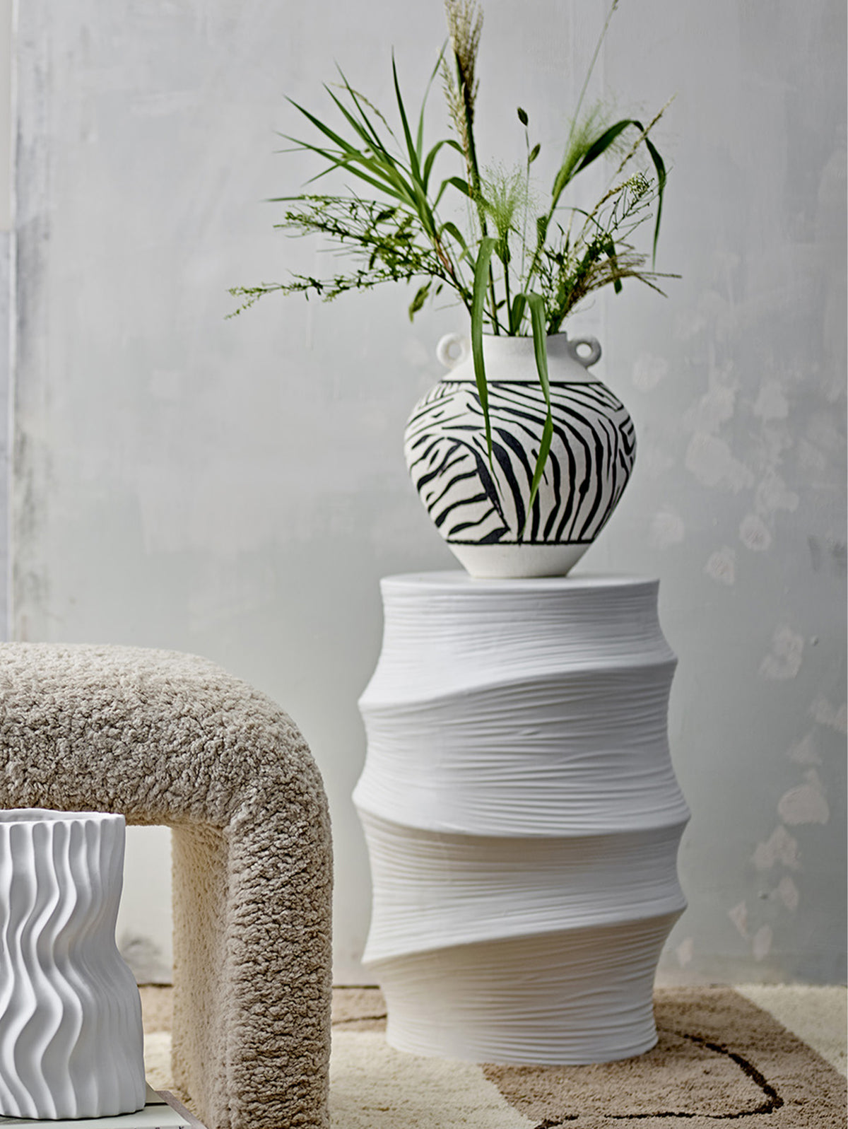 Volise tavolino scultoreo cilindrico in gres stoneware bianco - divitt.sbs