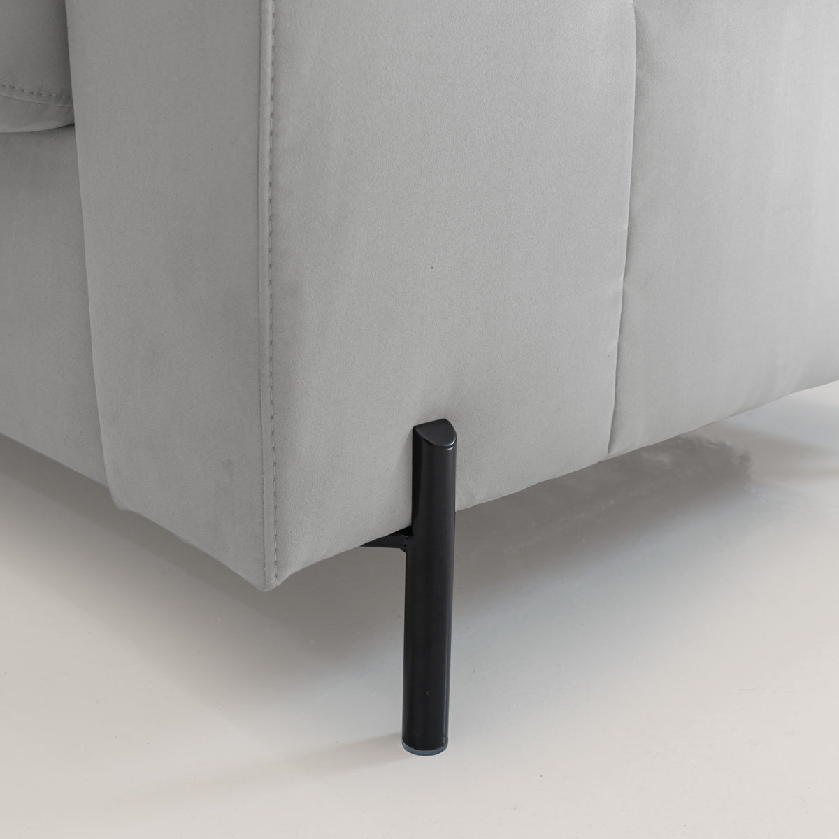 Ortensia divano letto materasso H18 cm con piedi alti in elegante microfibra smacchiabile T11 grigio chiaro - divitt.sbs