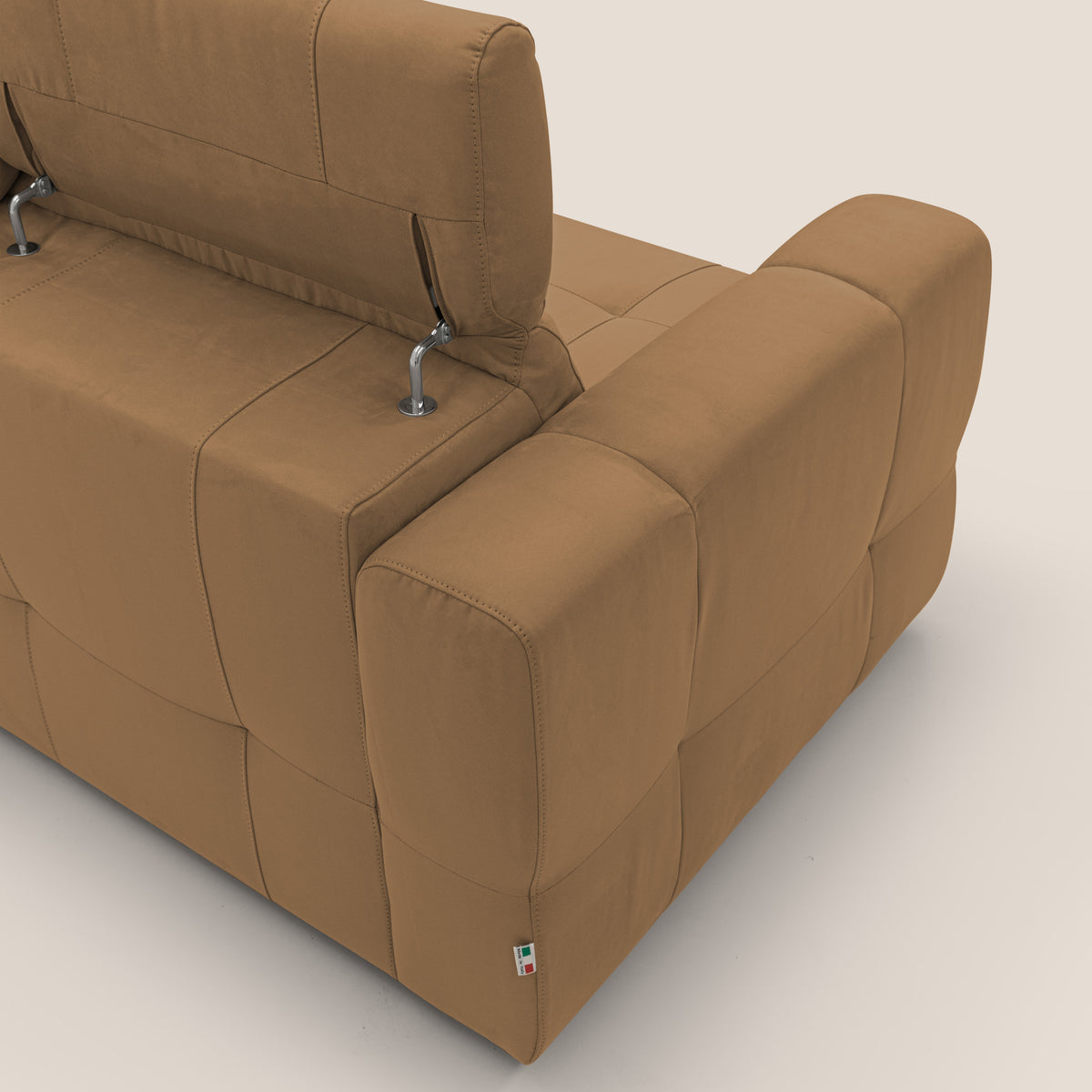 Kronos Divano angolare con pouf estraibile e penisola contenitore in microfibra impermeabile T11 cuoio - divitt.sbs