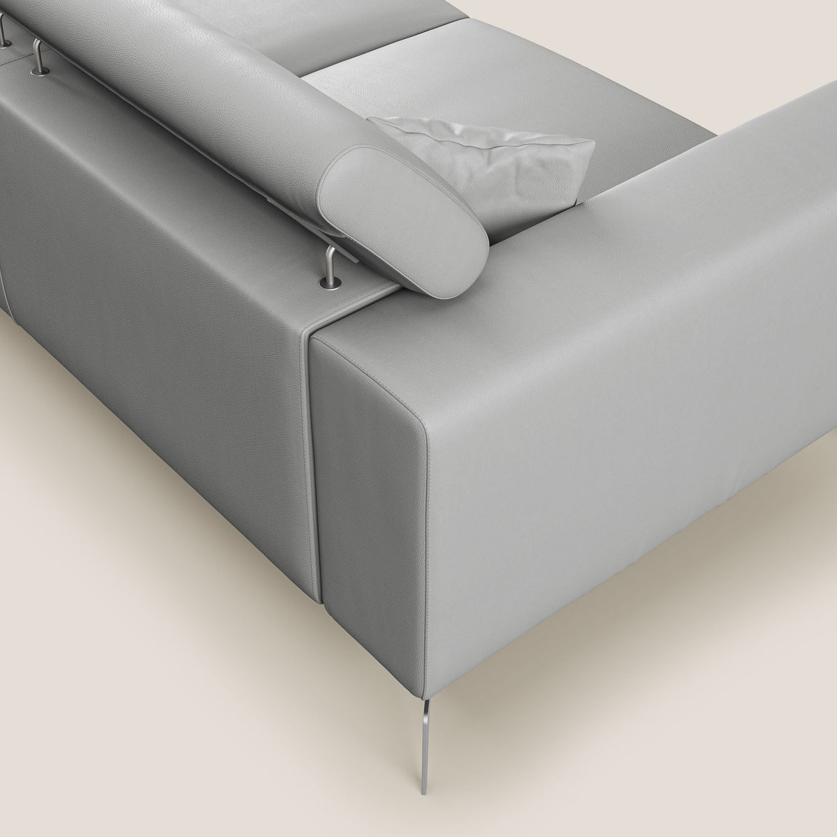 Blade Divano moderno con poggiatesta reclinabili in Ecopelle T04 grigio chiaro - divitt.sbs