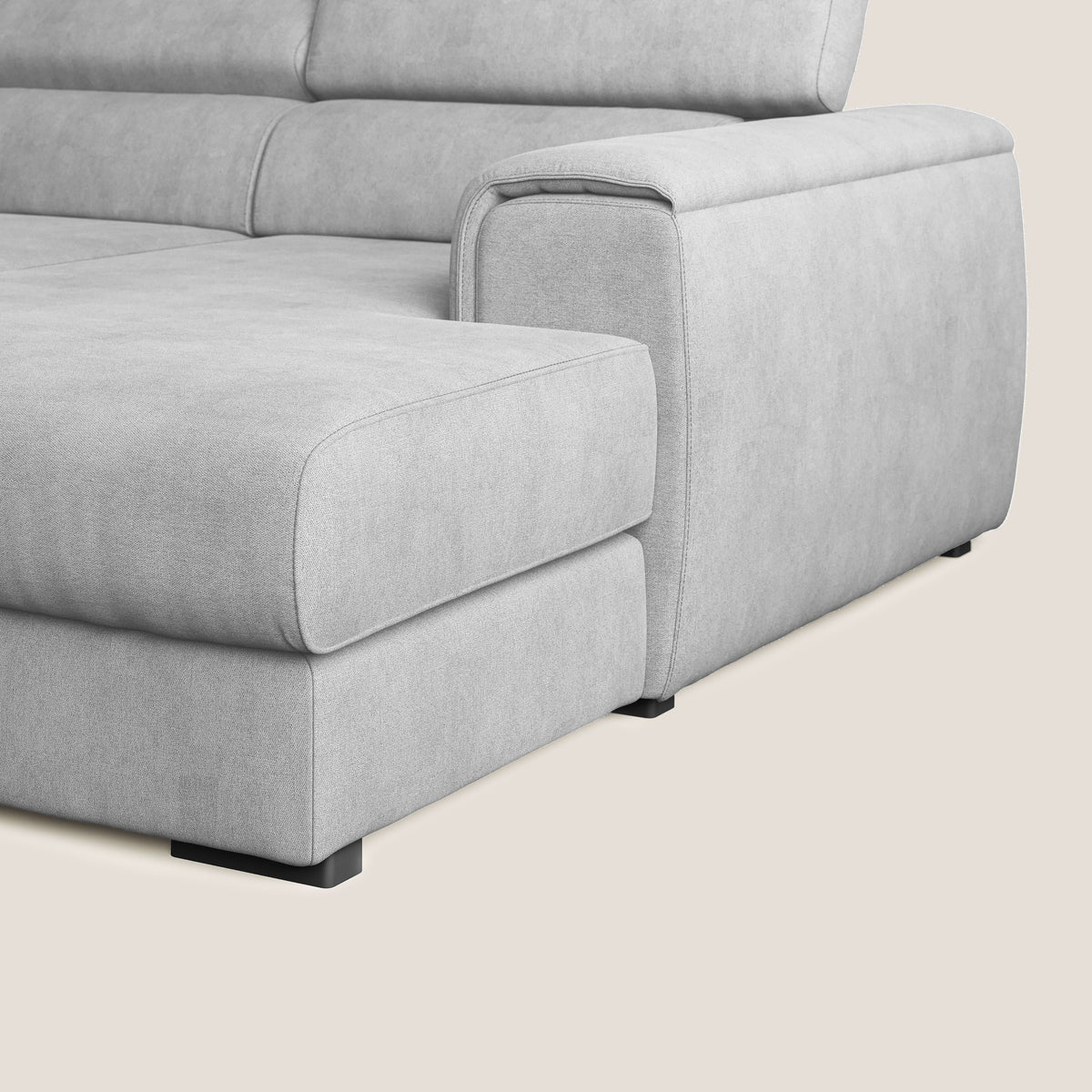Zeno Divano angolare con pouf estraibile poggiapiedi in tessuto morbido impermeabile T02 grigio chiaro - divitt.sbs