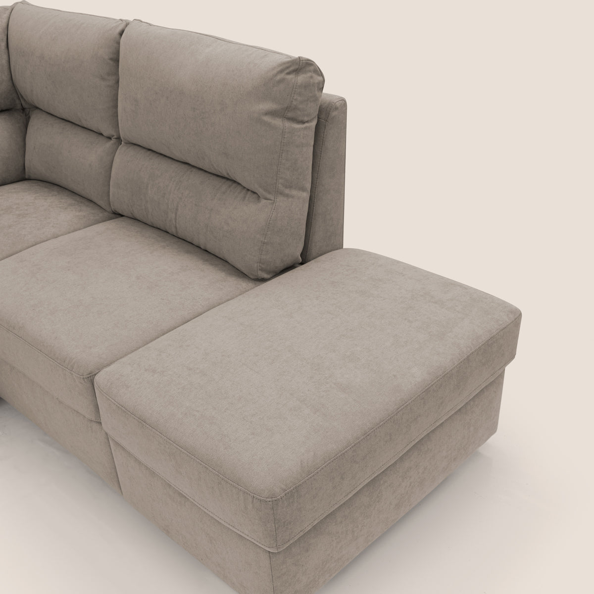 Minerva divano angolare con estraibile a cassettone e pouf contenitore in tessuto morbido impermeabile T02 beige - divitt.sbs