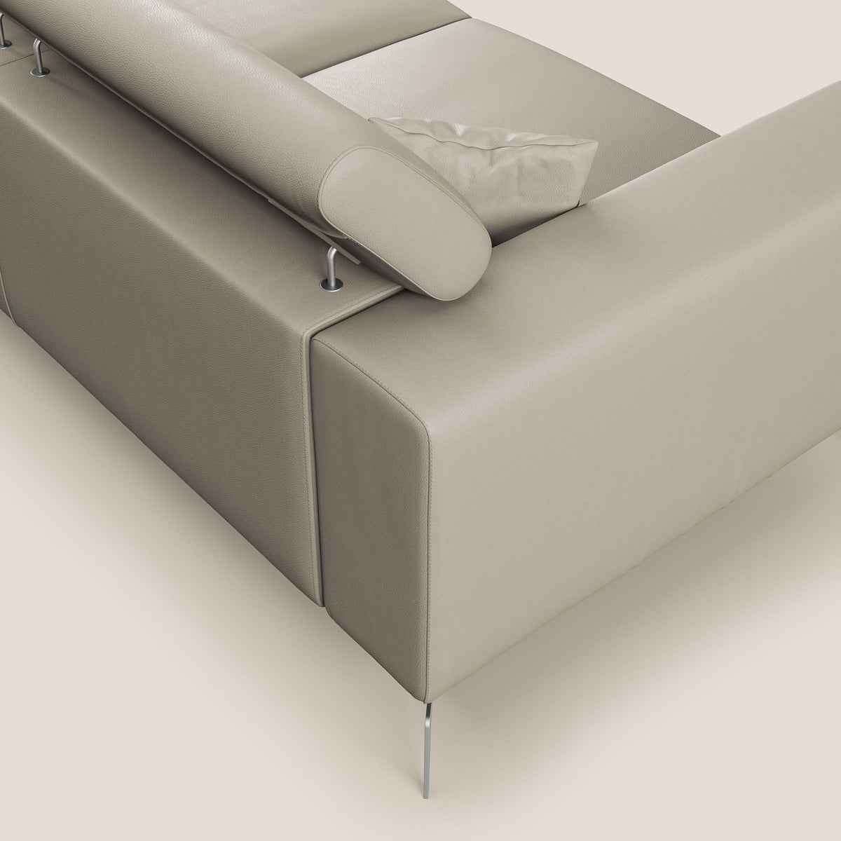 Blade Divano moderno con poggiatesta reclinabili in Ecopelle T04 tortora - divitt.sbs