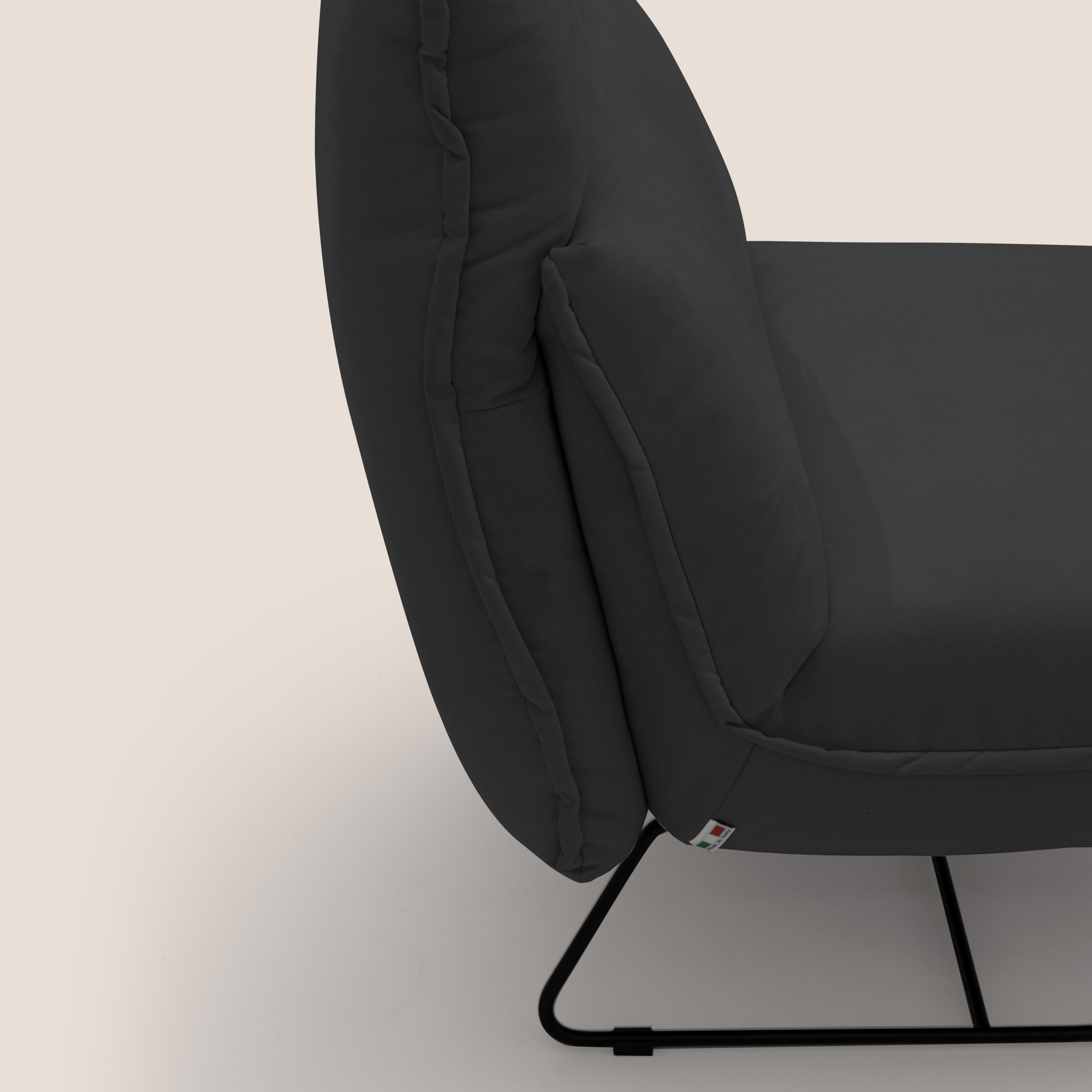 Tessa Poltroncina dal design moderno in morbida microfibra smacchiabile T11 nero - divitt.sbs