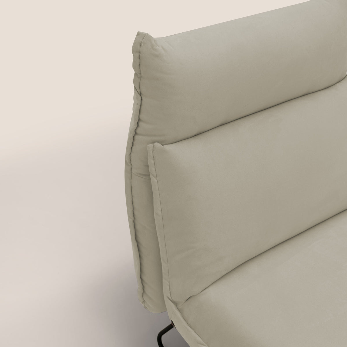 Tessa Poltroncina dal design moderno in morbida microfibra smacchiabile T11 panna - divitt.sbs