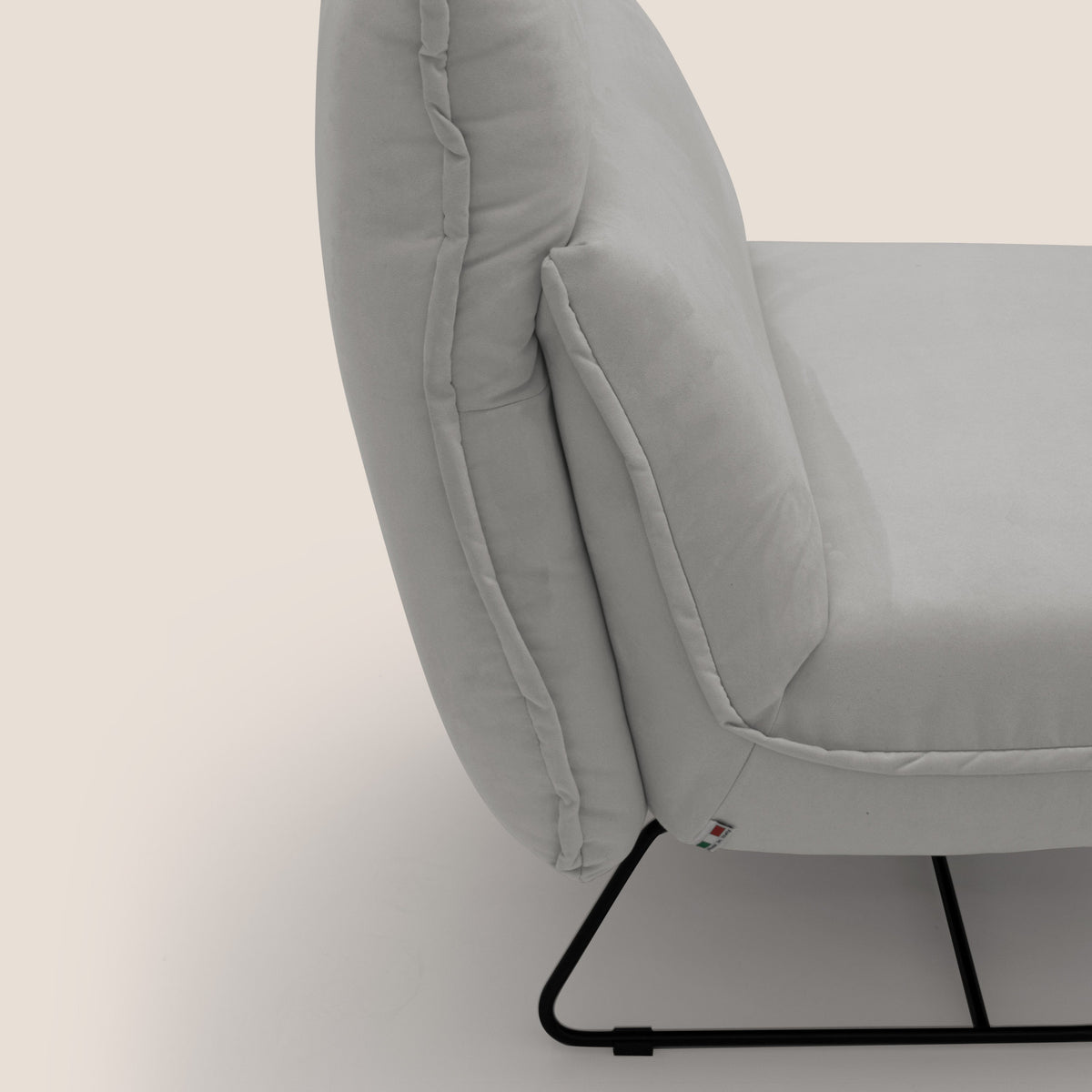 Tessa Poltroncina dal design moderno in morbida microfibra smacchiabile T11 grigio chiaro - divitt.sbs