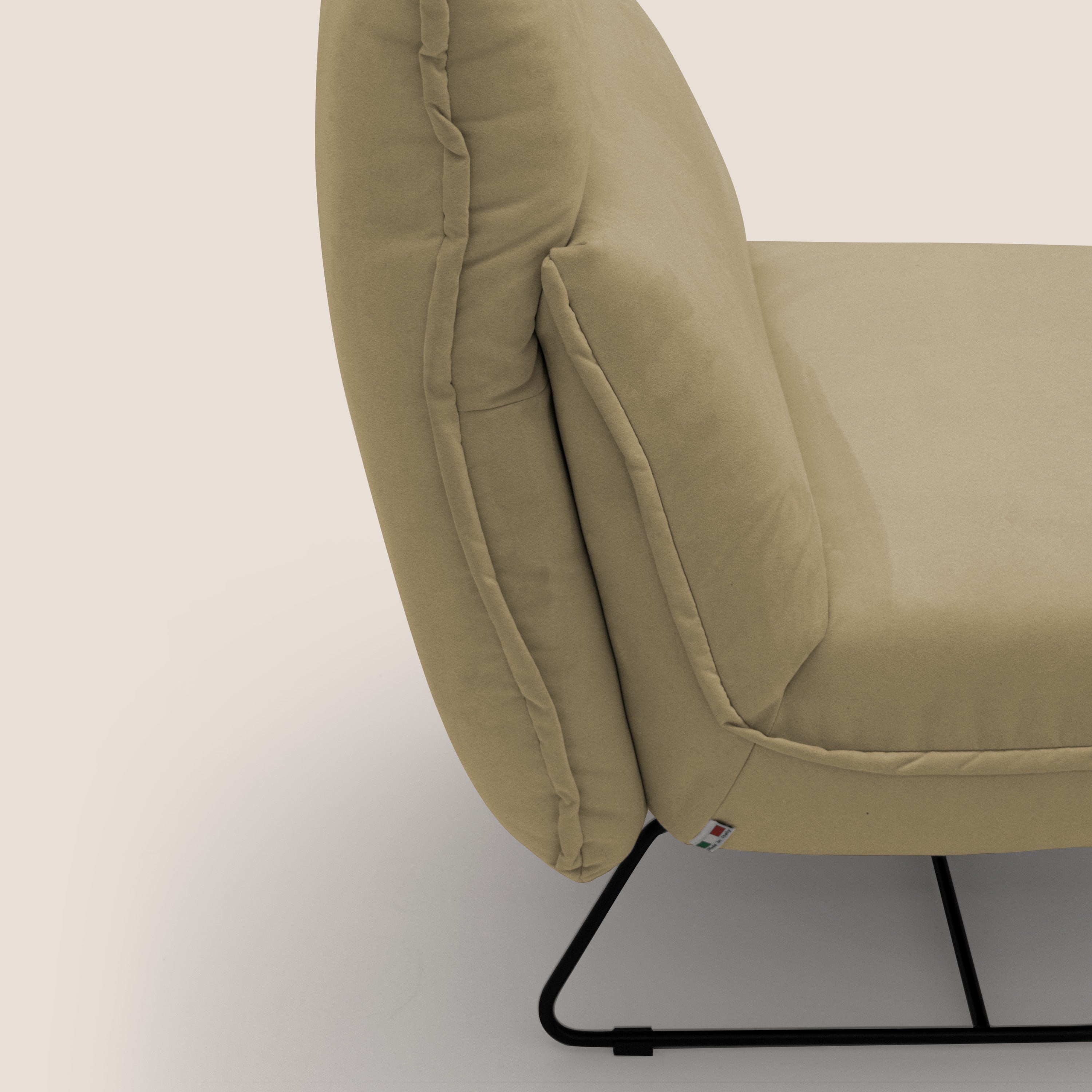 Tessa Poltroncina dal design moderno in morbida microfibra smacchiabile T11 beige - divitt.sbs