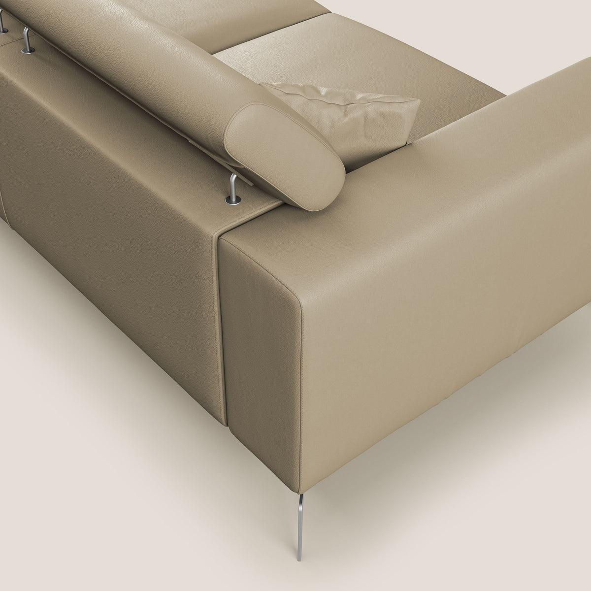 Blade Divano moderno con poggiatesta reclinabili in Ecopelle T04 beige - divitt.sbs