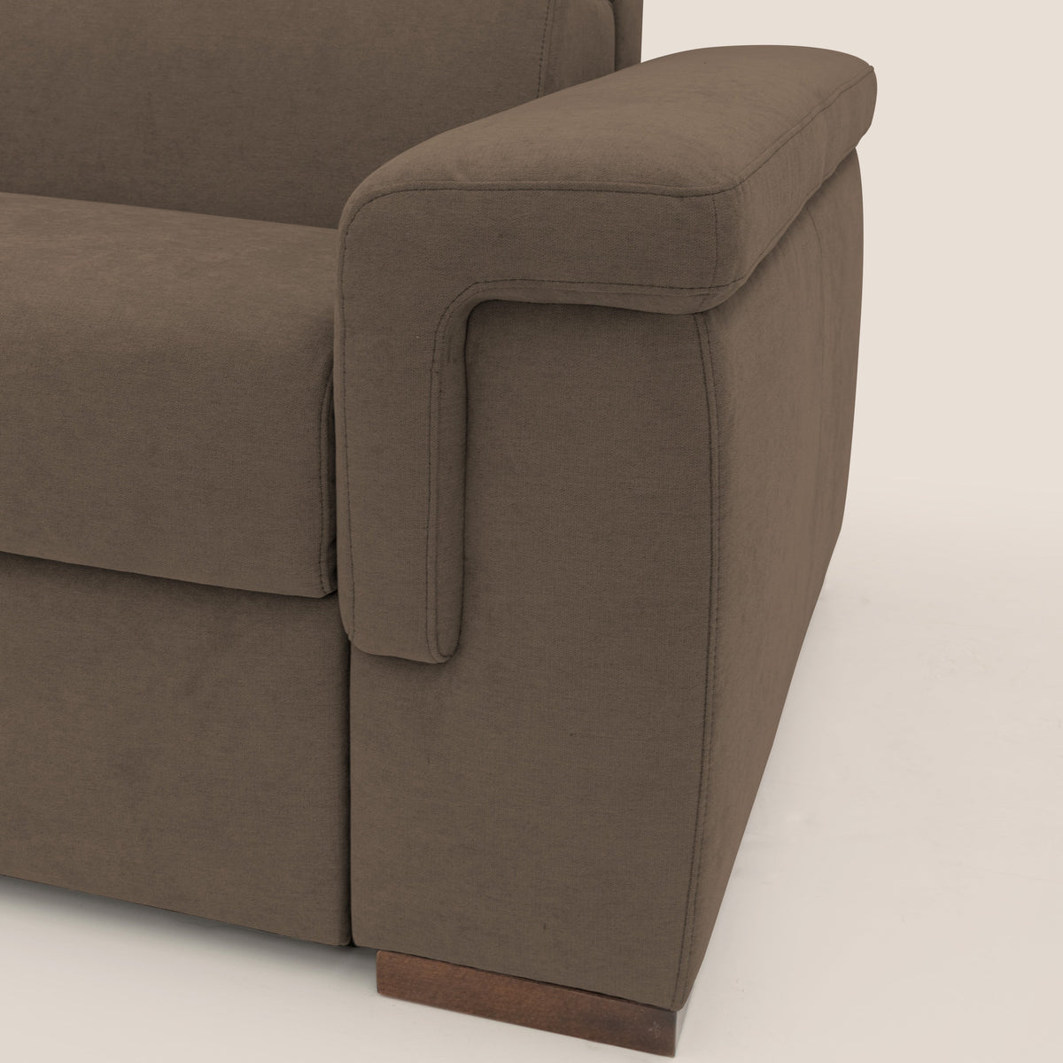 Giunone divano letto con materasso alto 18 cm e poggiatesta reclinabili in tessuto impermeabile T02 marrone - divitt.sbs