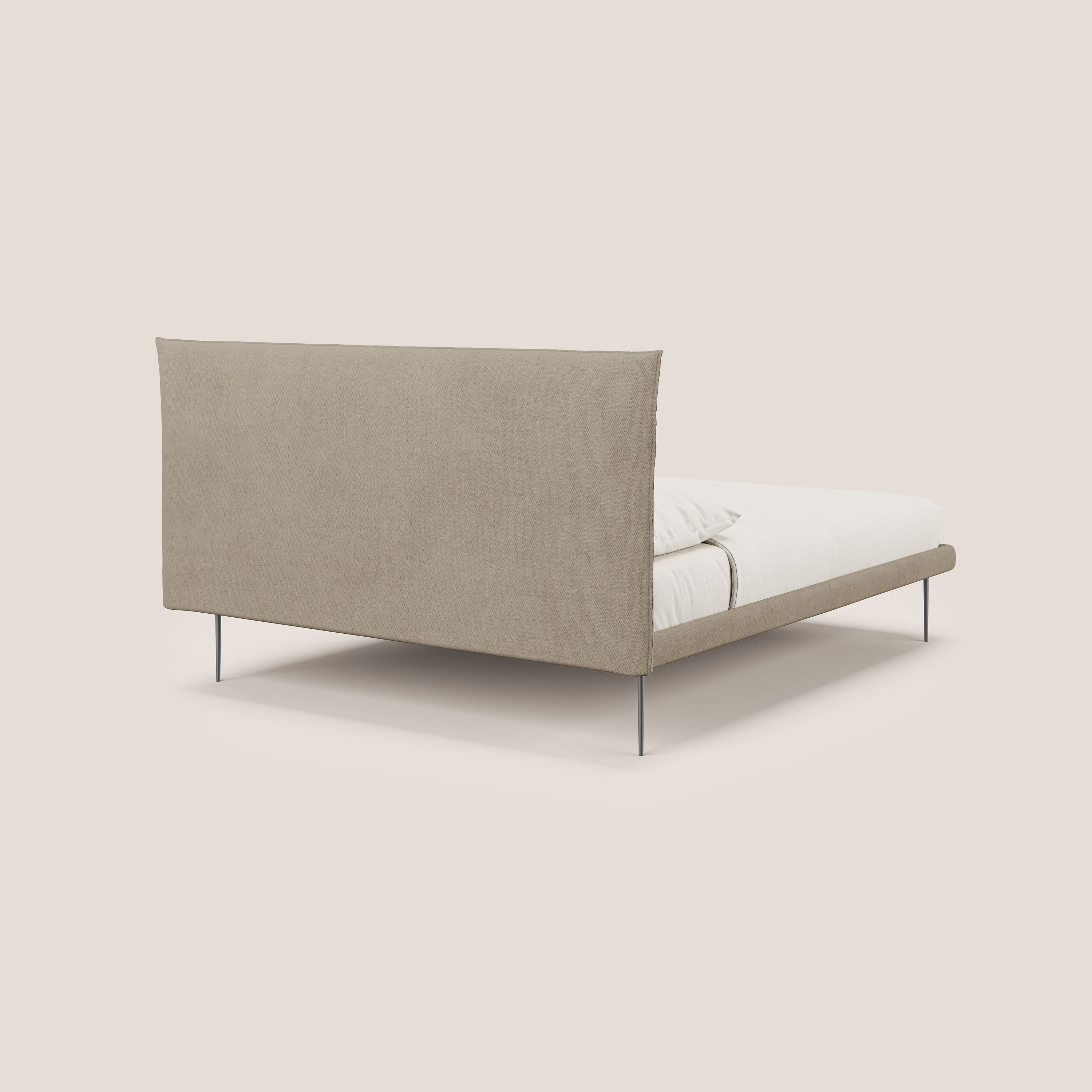 Akiko letto imbottito con piedi alti in metallo in tessuto impermeabile T02 beige - divitt.sbs