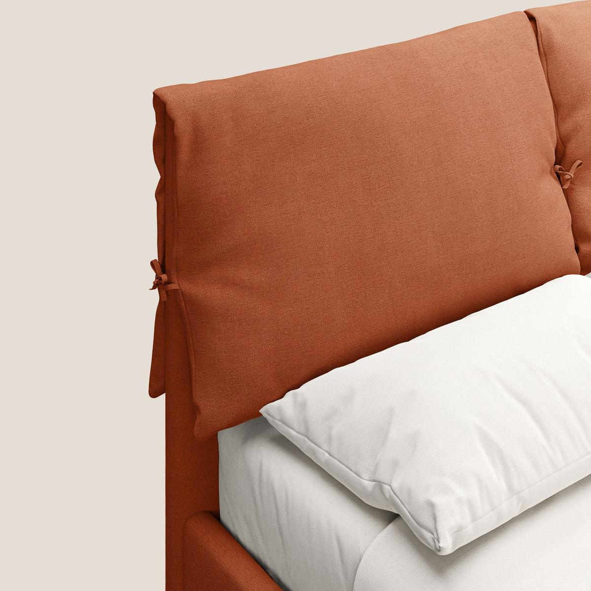 Artemisia letto imbottito con piedini alti sfoderabile in tessuto smacchiabile T17 arancio - divitt.sbs