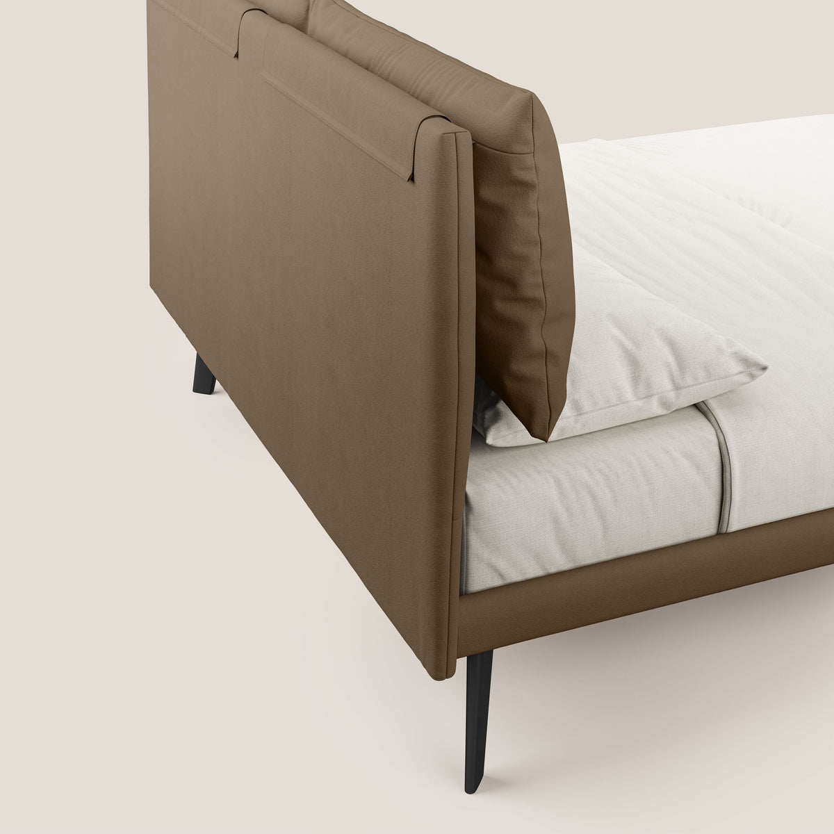 Astrid letto imbottito con piedi in legno in microfibra smacchiabile T11 marrone - divitt.sbs