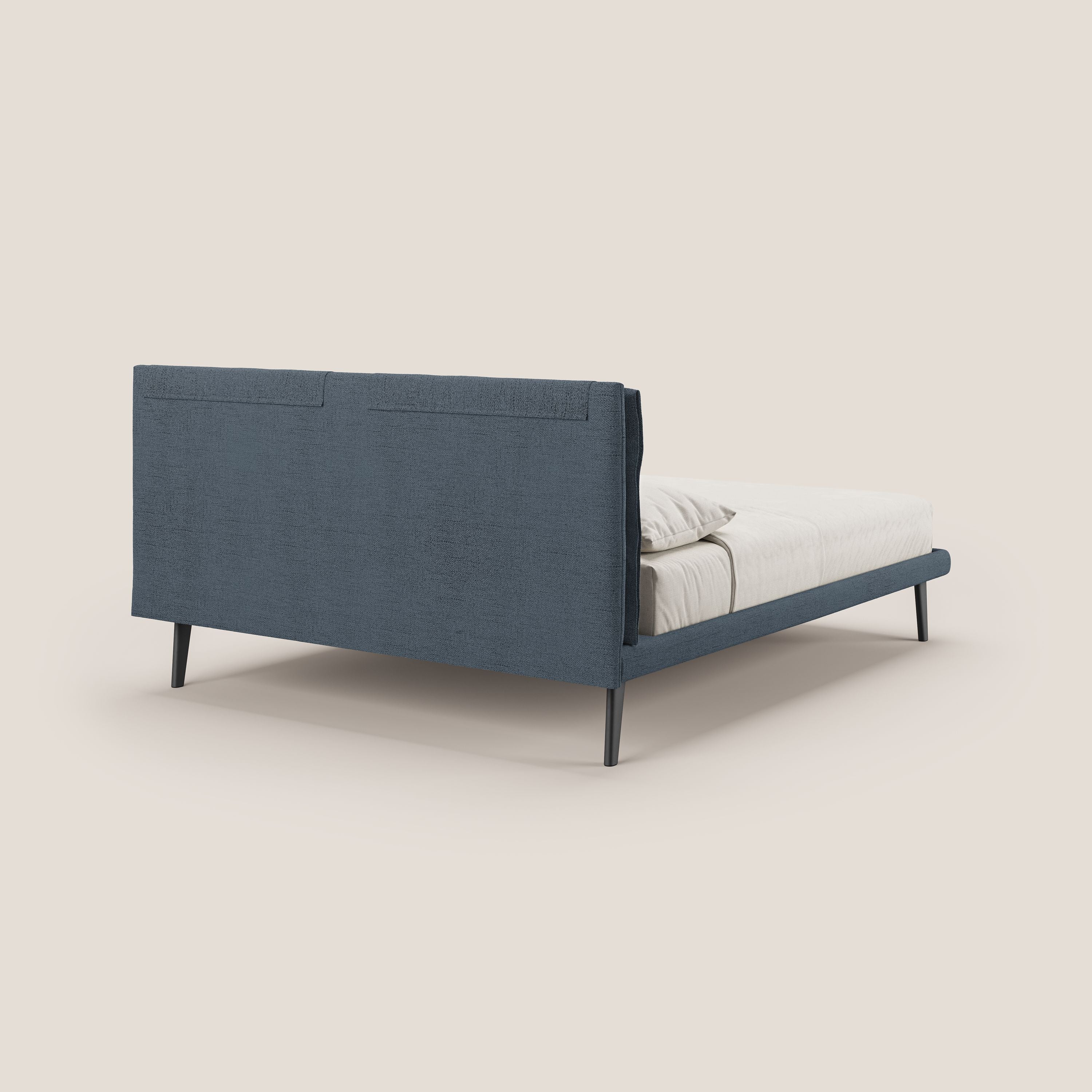 Ibuki letto con cuscini trapuntati regolabili e piedi in mogano in tessuto fiammato impermeabile T03 blu - divitt.sbs