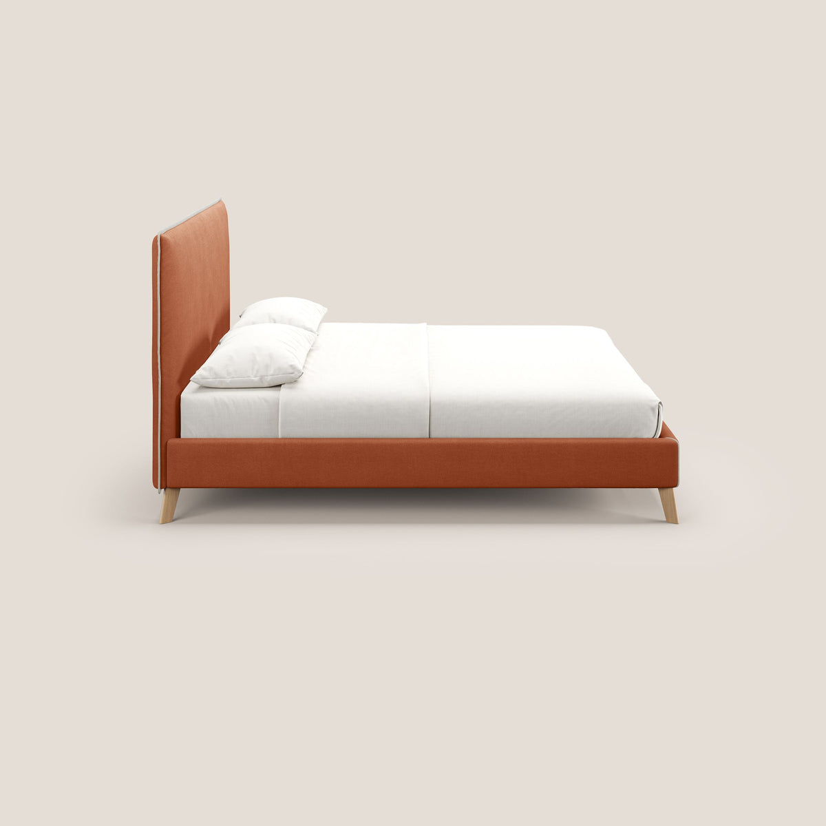 Leila letto imbottito con piedini legno in tessuto smacchiabile T17 arancio - panna - divitt.sbs