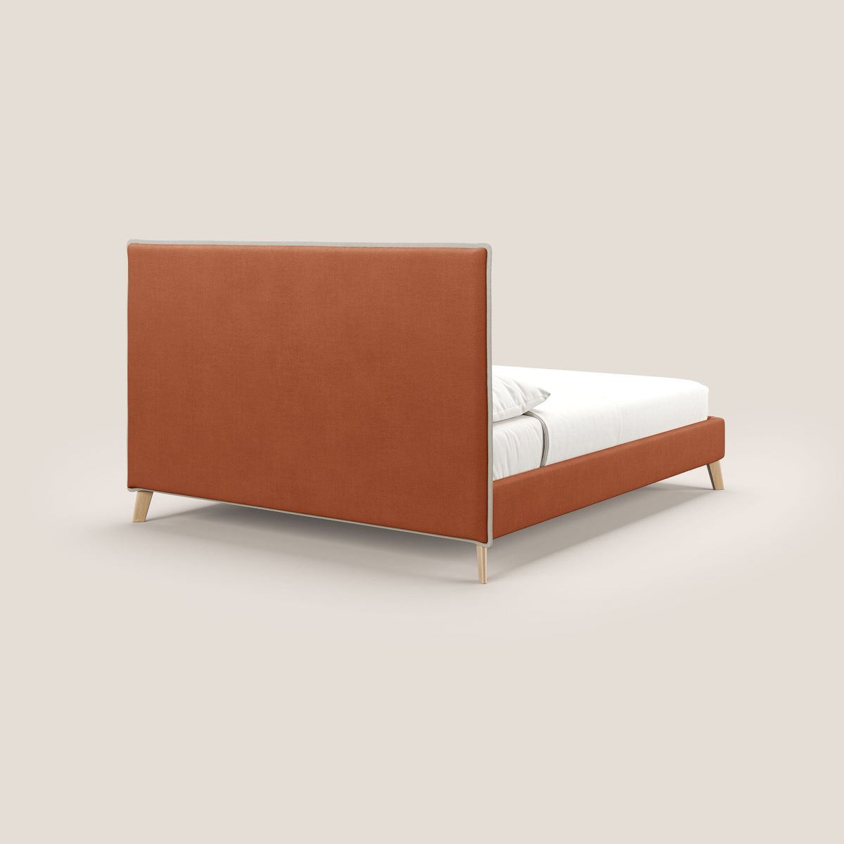 Leila letto imbottito con piedini legno in tessuto smacchiabile T17 arancio - panna - divitt.sbs