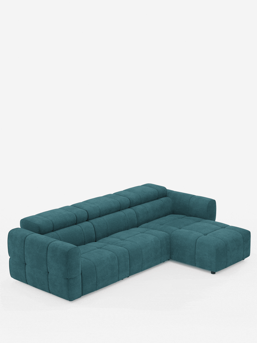 Divano angolare modulare Giotto a 5 posti da 296 cm con penisola e funzione relax elettrica opzionale in tessuto antimacchia T23: un divano modulare a cinque posti color verde acqua con superficie trapuntata a motivo a griglia e chaise longue sul lato destro su sfondo bianco.