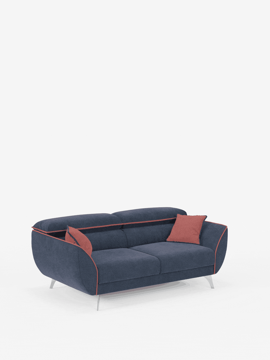 Un elegante divano Michelangelo a 2 e 3 posti di divitt.sbs, realizzato in tessuto bicolore blu smacchiabile T23 con gambe angolari argentate, bordino color corallo e due cuscini decorativi coordinati color corallo, è messo in risalto su uno sfondo bianco a tinta unita. Questo divano moderno è dotato di sedute estensibili e poggiatesta reclinabili per un maggiore comfort, e combina un design contemporaneo con morbidi cuscini per un aspetto accogliente.