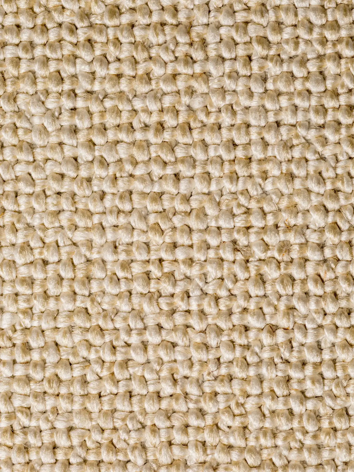 Un primo piano del tessuto S03 NEW MANHATTAN color beige chiaro, caratterizzato da una trama a intreccio a canestro spessa e ruvida, realizzata con fibre intrecciate.