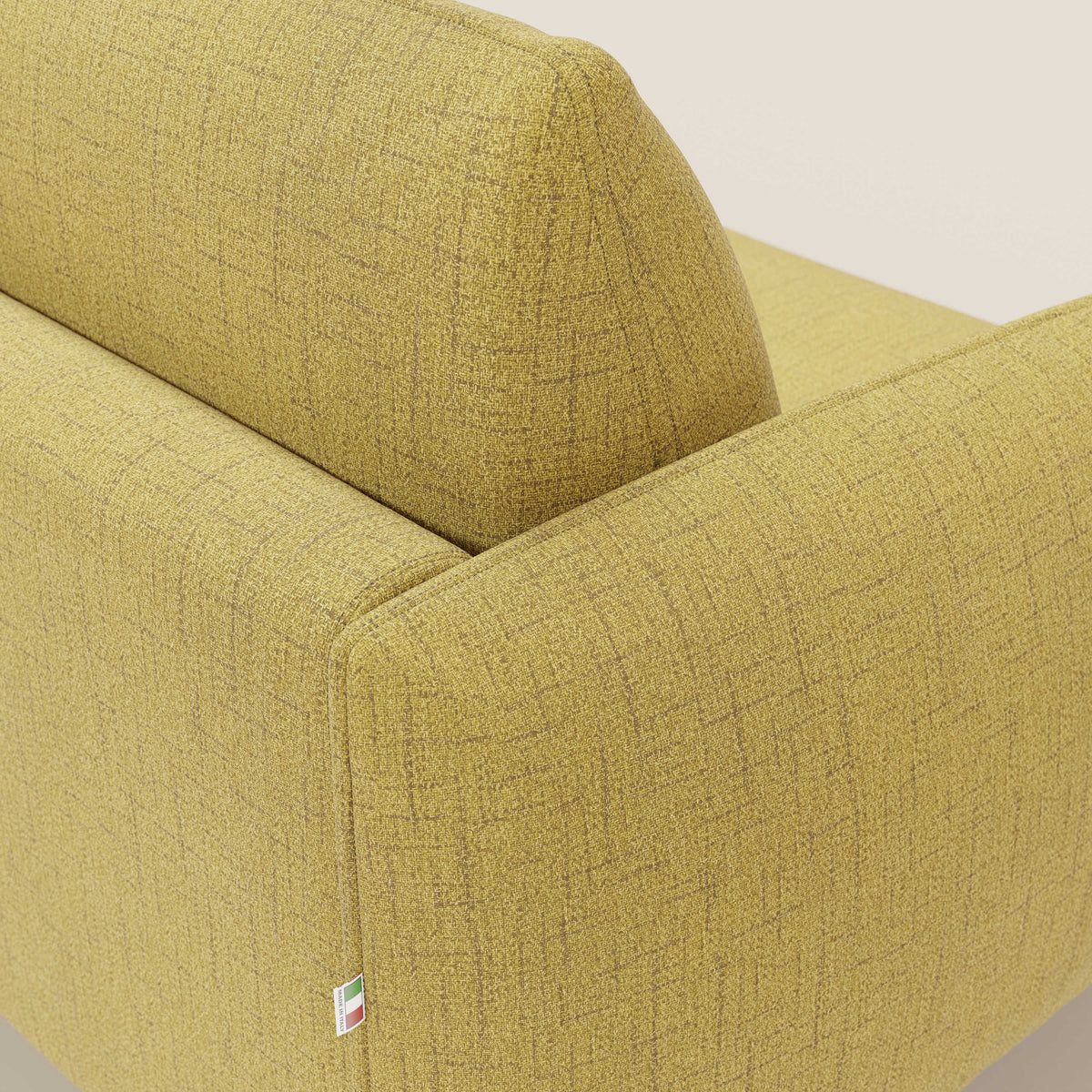 Ninfea divano letto Design Morbido con Piedini alti in Metallo e Materasso H18 cm in tessuto impermeabile T03 - divitt.sbs