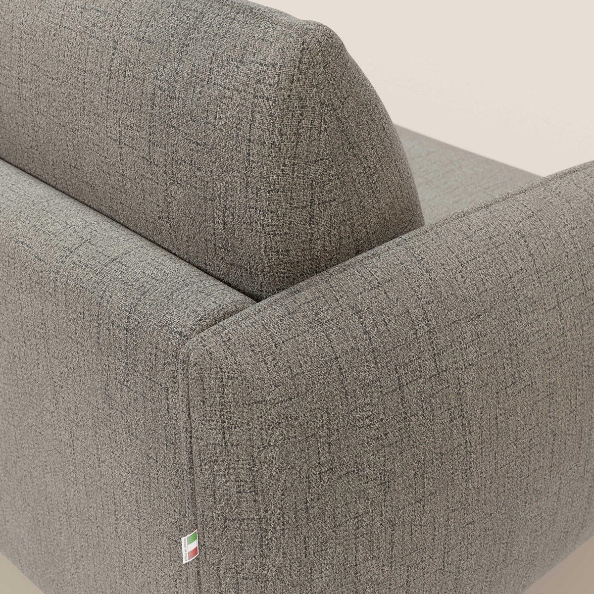 Ninfea divano letto Design Morbido con Piedini alti in Metallo e Materasso H18 cm in tessuto impermeabile T03 - divitt.sbs